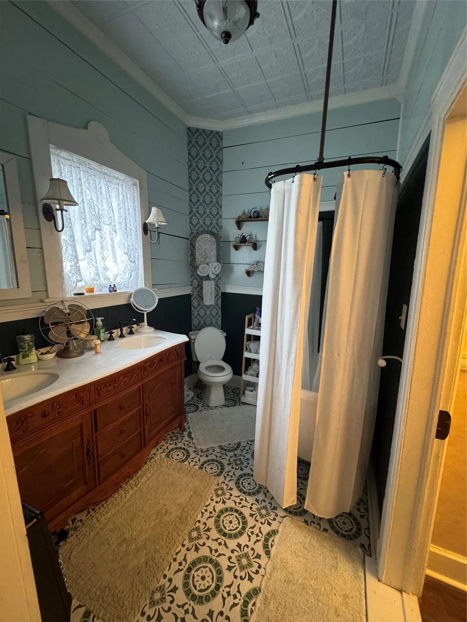 Single Family Residence For Sale in Hardeman County , 400 Cain Street, Quanah, Texas 79252, 3 Bedroom, 1 Bathroom, 2 Garage spaces, 1,941 Sqft, built in 1909, mls#21276094, Real Estate Agent in Quanah, Homes For Sale in Hardeman county, Homes For Sale in Quanah, Realtor in Quanah Texas, Real Estate Brokerage Independent Realty Texas, Luminita Cordes Realtor