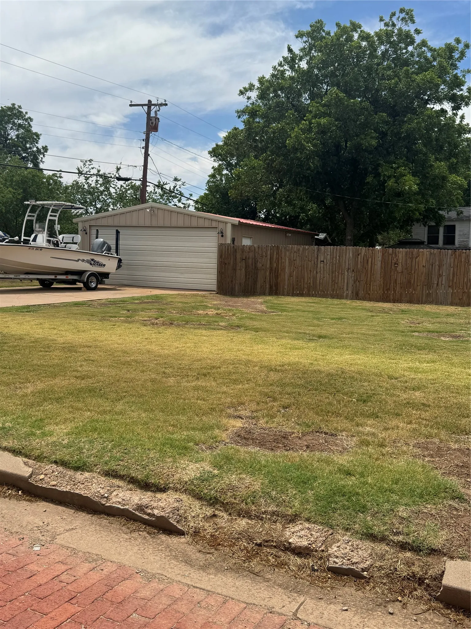 Single Family Residence For Sale in Hardeman County , 400 Cain Street, Quanah, Texas 79252, 3 Bedroom, 1 Bathroom, 2 Garage spaces, 1,941 Sqft, built in 1909, mls#21276094, Real Estate Agent in Quanah, Homes For Sale in Hardeman county, Homes For Sale in Quanah, Realtor in Quanah Texas, Real Estate Brokerage Independent Realty Texas, Luminita Cordes Realtor