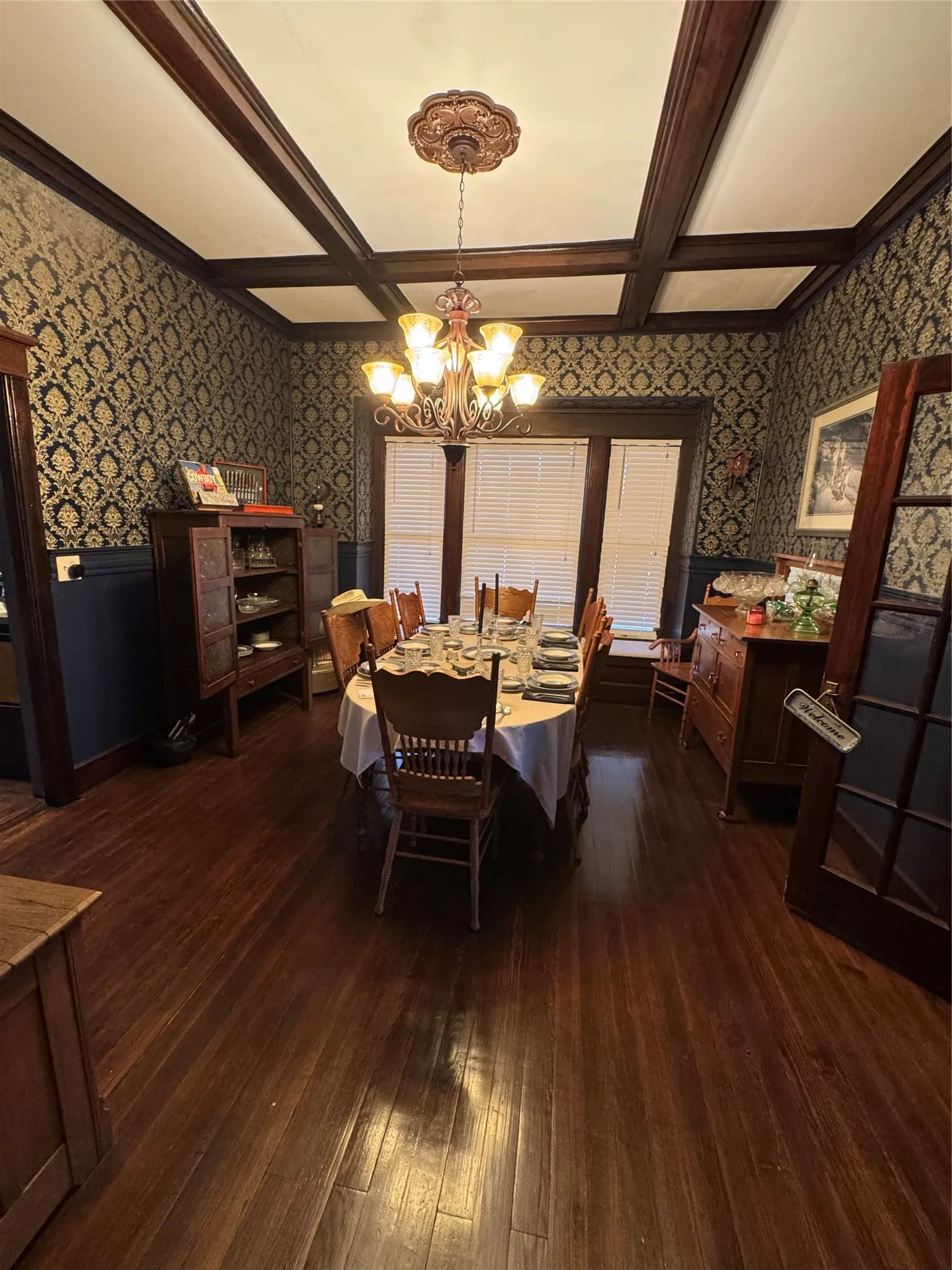 Single Family Residence For Sale in Hardeman County , 400 Cain Street, Quanah, Texas 79252, 3 Bedroom, 1 Bathroom, 2 Garage spaces, 1,941 Sqft, built in 1909, mls#21276094, Real Estate Agent in Quanah, Homes For Sale in Hardeman county, Homes For Sale in Quanah, Realtor in Quanah Texas, Real Estate Brokerage Independent Realty Texas, Luminita Cordes Realtor