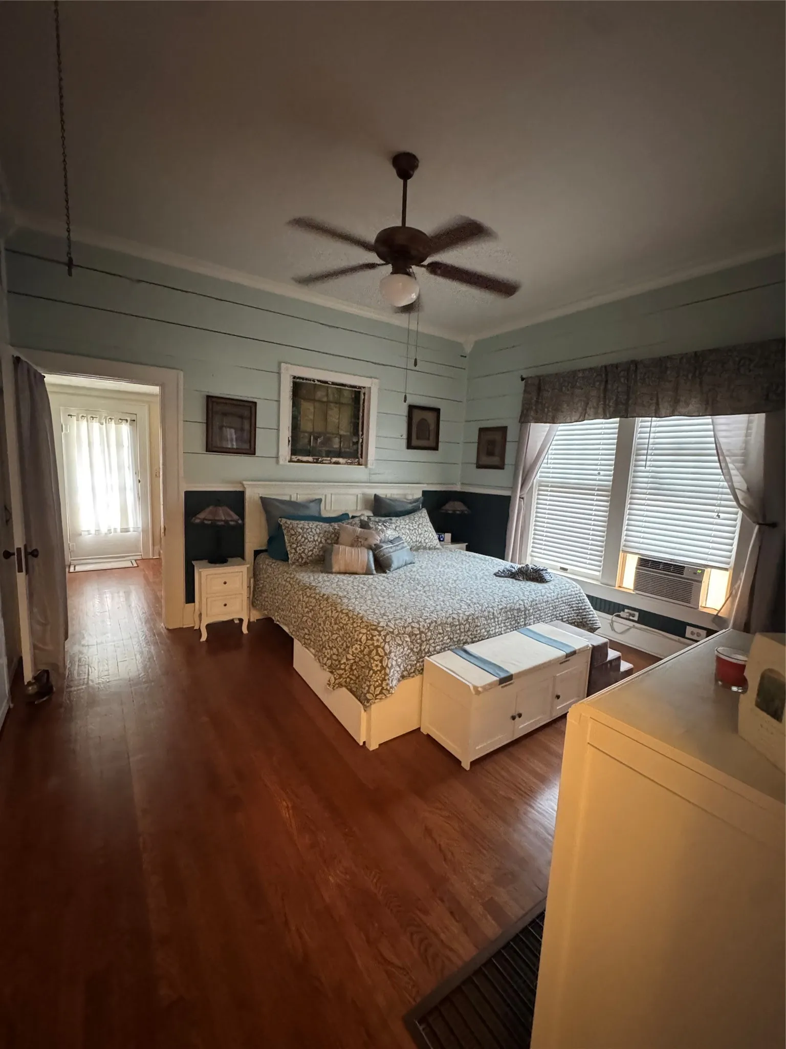 Single Family Residence For Sale in Hardeman County , 400 Cain Street, Quanah, Texas 79252, 3 Bedroom, 1 Bathroom, 2 Garage spaces, 1,941 Sqft, built in 1909, mls#21276094, Real Estate Agent in Quanah, Homes For Sale in Hardeman county, Homes For Sale in Quanah, Realtor in Quanah Texas, Real Estate Brokerage Independent Realty Texas, Luminita Cordes Realtor