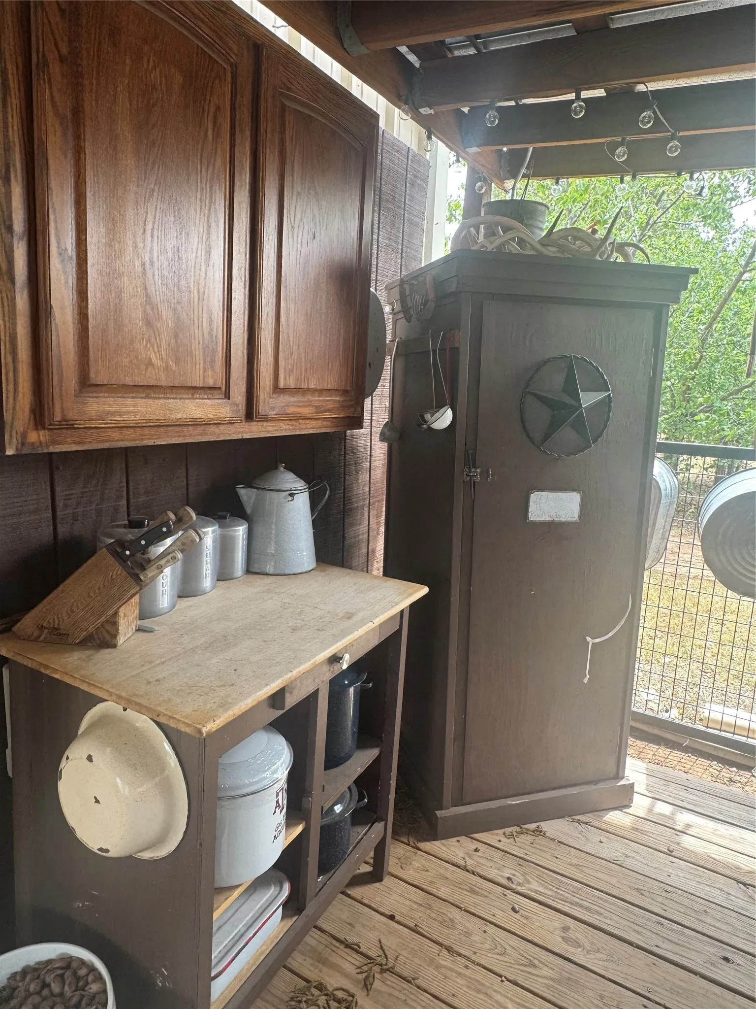 Single Family Residence For Sale in Hardeman County , 400 Cain Street, Quanah, Texas 79252, 3 Bedroom, 1 Bathroom, 2 Garage spaces, 1,941 Sqft, built in 1909, mls#21276094, Real Estate Agent in Quanah, Homes For Sale in Hardeman county, Homes For Sale in Quanah, Realtor in Quanah Texas, Real Estate Brokerage Independent Realty Texas, Luminita Cordes Realtor