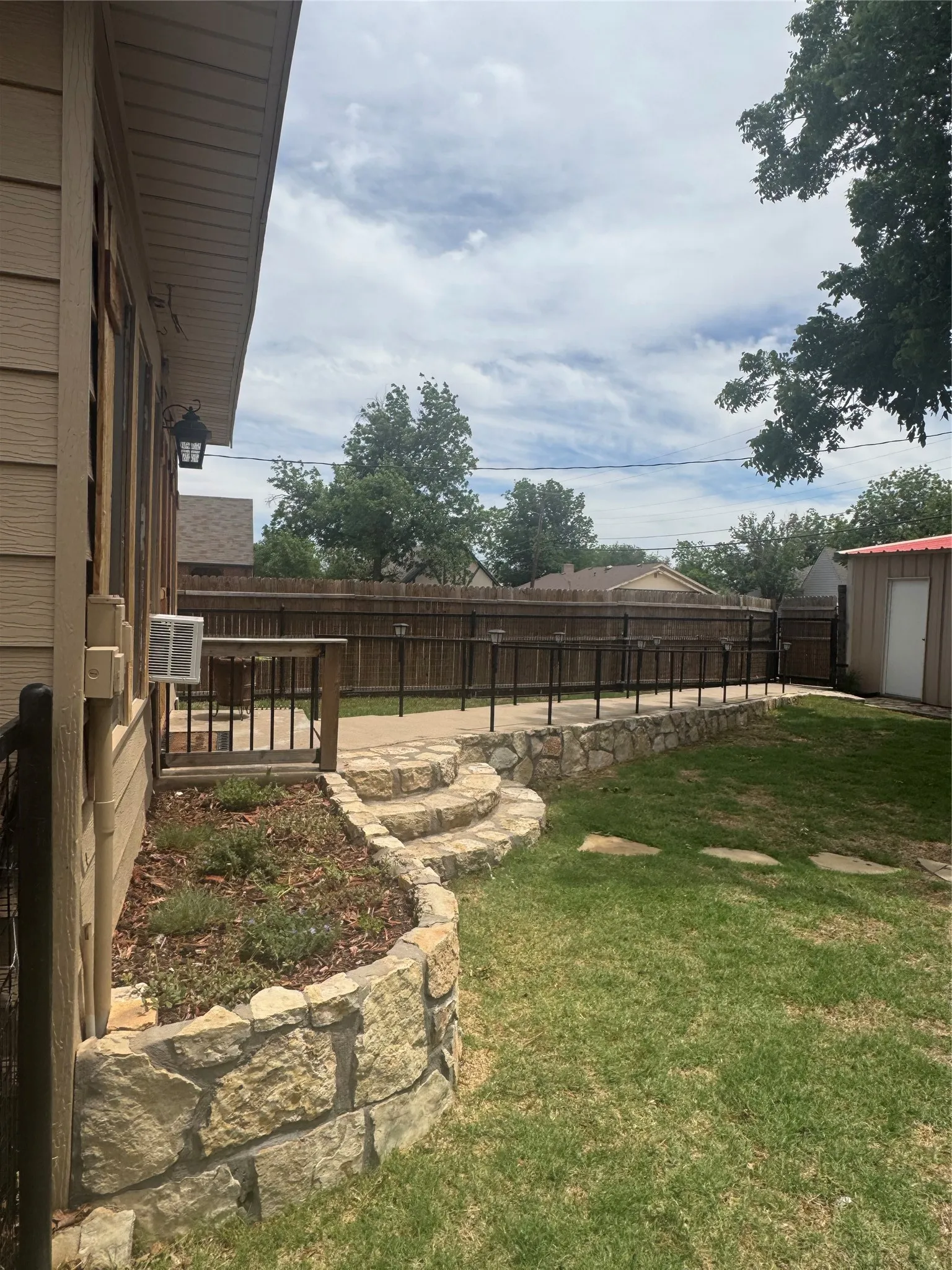 Single Family Residence For Sale in Hardeman County , 400 Cain Street, Quanah, Texas 79252, 3 Bedroom, 1 Bathroom, 2 Garage spaces, 1,941 Sqft, built in 1909, mls#21276094, Real Estate Agent in Quanah, Homes For Sale in Hardeman county, Homes For Sale in Quanah, Realtor in Quanah Texas, Real Estate Brokerage Independent Realty Texas, Luminita Cordes Realtor