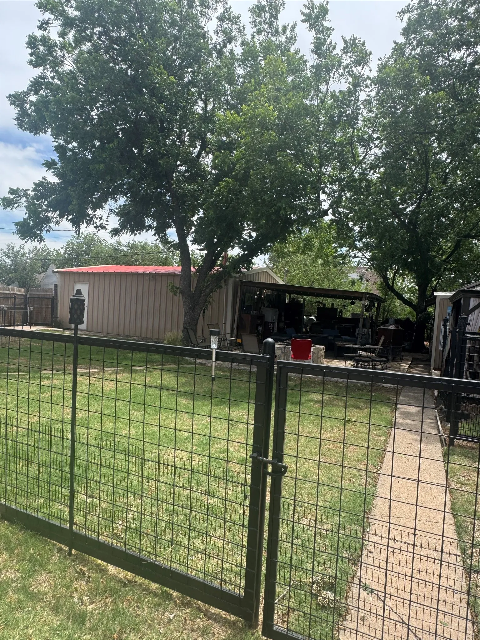 Single Family Residence For Sale in Hardeman County , 400 Cain Street, Quanah, Texas 79252, 3 Bedroom, 1 Bathroom, 2 Garage spaces, 1,941 Sqft, built in 1909, mls#21276094, Real Estate Agent in Quanah, Homes For Sale in Hardeman county, Homes For Sale in Quanah, Realtor in Quanah Texas, Real Estate Brokerage Independent Realty Texas, Luminita Cordes Realtor
