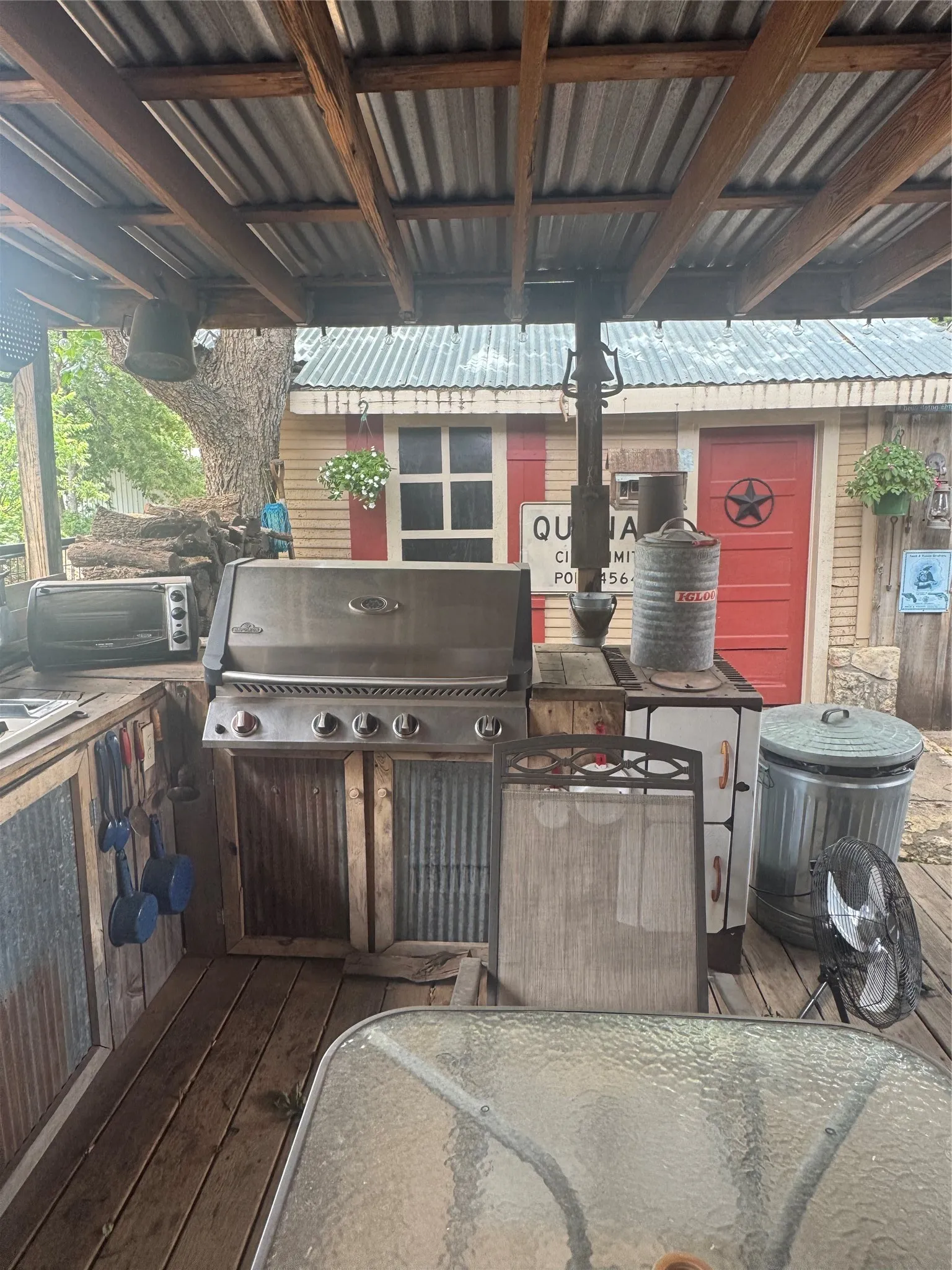 Single Family Residence For Sale in Hardeman County , 400 Cain Street, Quanah, Texas 79252, 3 Bedroom, 1 Bathroom, 2 Garage spaces, 1,941 Sqft, built in 1909, mls#21276094, Real Estate Agent in Quanah, Homes For Sale in Hardeman county, Homes For Sale in Quanah, Realtor in Quanah Texas, Real Estate Brokerage Independent Realty Texas, Luminita Cordes Realtor