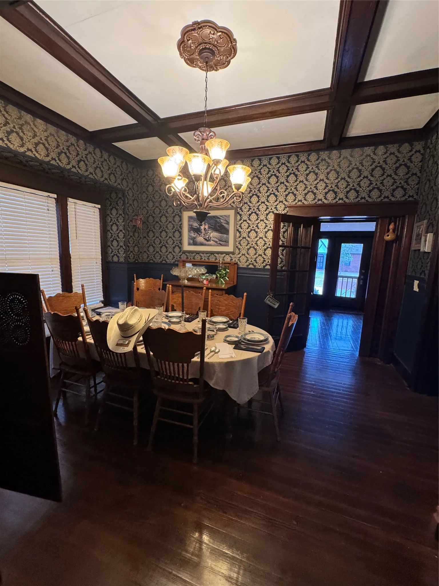 Single Family Residence For Sale in Hardeman County , 400 Cain Street, Quanah, Texas 79252, 3 Bedroom, 1 Bathroom, 2 Garage spaces, 1,941 Sqft, built in 1909, mls#21276094, Real Estate Agent in Quanah, Homes For Sale in Hardeman county, Homes For Sale in Quanah, Realtor in Quanah Texas, Real Estate Brokerage Independent Realty Texas, Luminita Cordes Realtor