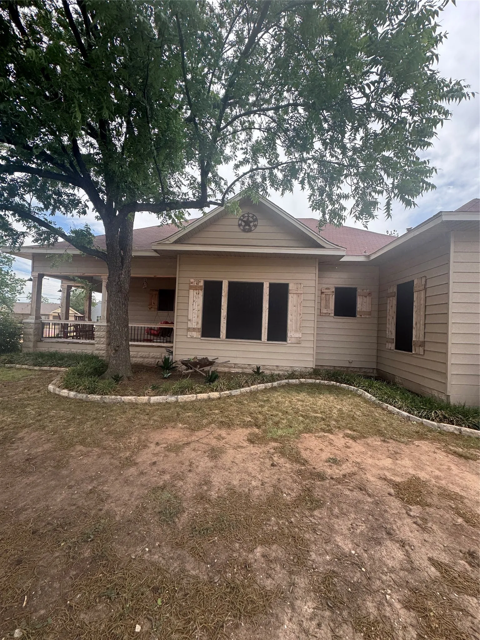 Single Family Residence For Sale in Hardeman County , 400 Cain Street, Quanah, Texas 79252, 3 Bedroom, 1 Bathroom, 2 Garage spaces, 1,941 Sqft, built in 1909, mls#21276094, Real Estate Agent in Quanah, Homes For Sale in Hardeman county, Homes For Sale in Quanah, Realtor in Quanah Texas, Real Estate Brokerage Independent Realty Texas, Luminita Cordes Realtor