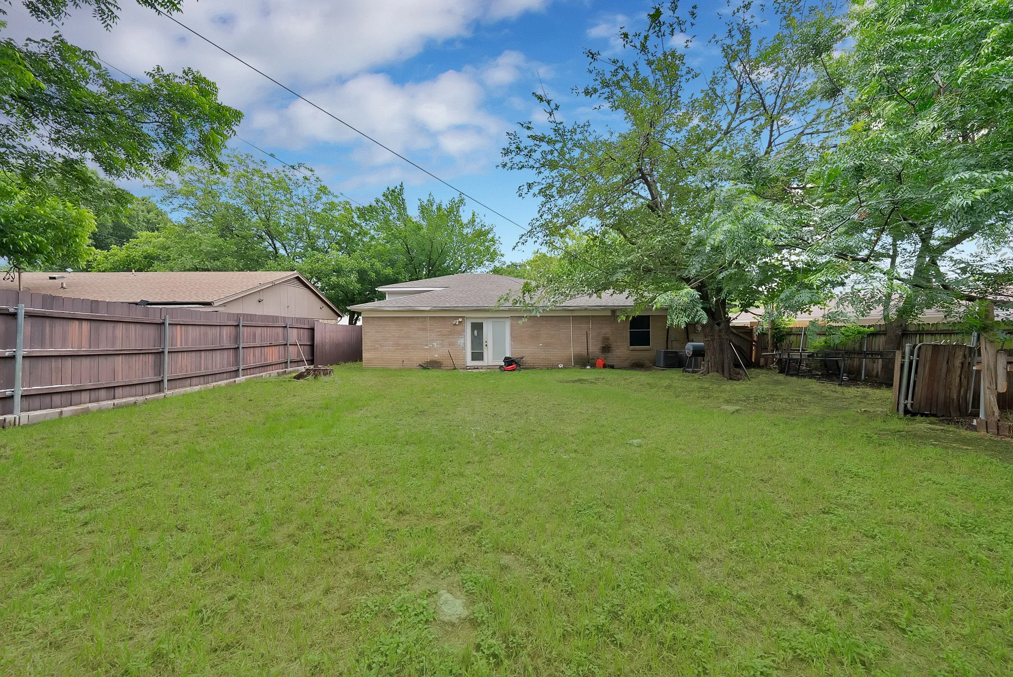 Single Family Residence For Sale in Tarrant County , 2904 Raton Drive, Fort Worth, Texas 76116, 3 Bedroom, 2 Bathroom, 2 Garage spaces, 1,504 Sqft, built in 1961, mls#21276101, Real Estate Agent in Fort Worth, Homes For Sale in Tarrant county, Homes For Sale in Fort Worth, Realtor in Fort Worth Texas, Real Estate Brokerage Independent Realty Texas, Luminita Cordes Realtor