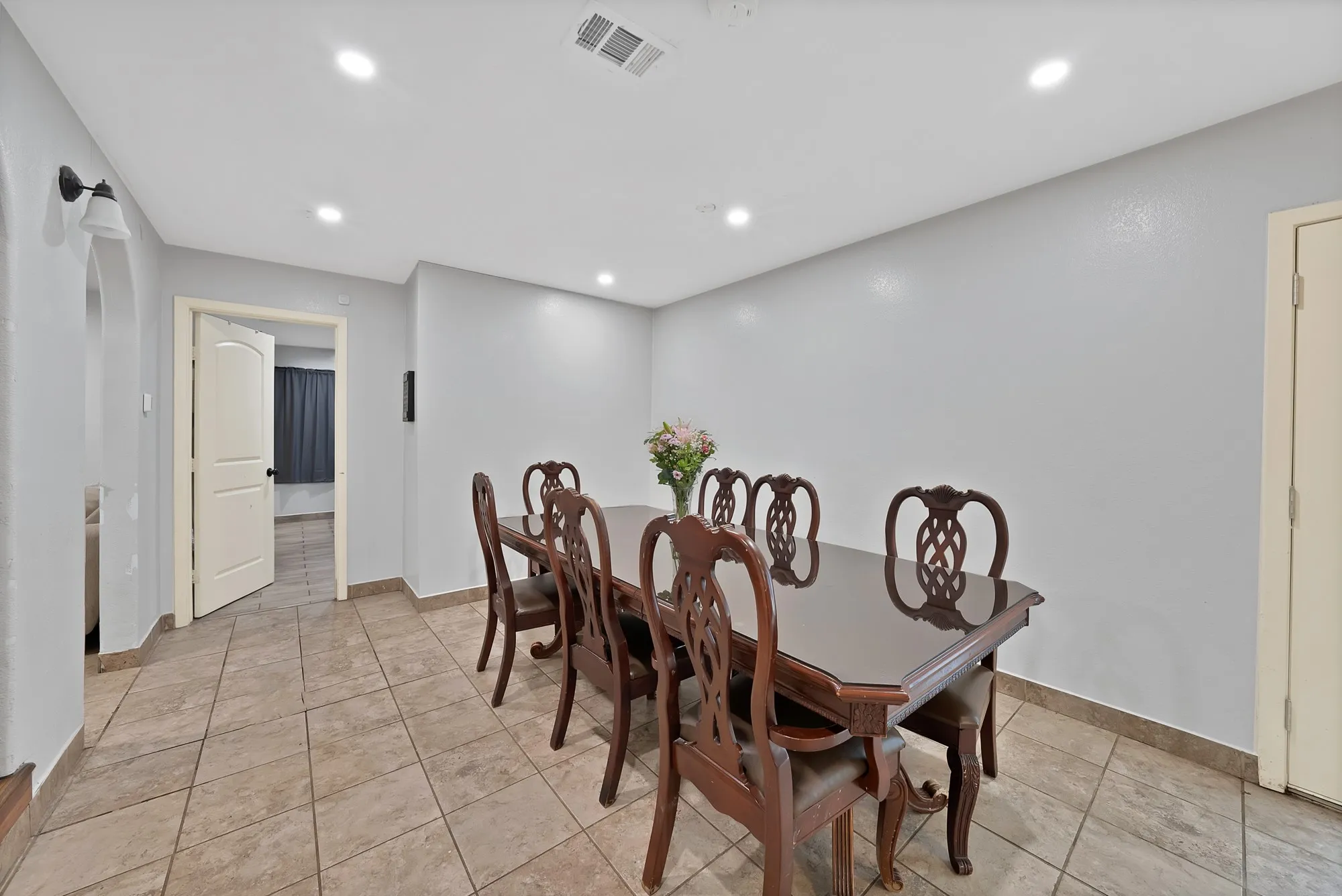 Single Family Residence For Sale in Tarrant County , 2904 Raton Drive, Fort Worth, Texas 76116, 3 Bedroom, 2 Bathroom, 2 Garage spaces, 1,504 Sqft, built in 1961, mls#21276101, Real Estate Agent in Fort Worth, Homes For Sale in Tarrant county, Homes For Sale in Fort Worth, Realtor in Fort Worth Texas, Real Estate Brokerage Independent Realty Texas, Luminita Cordes Realtor