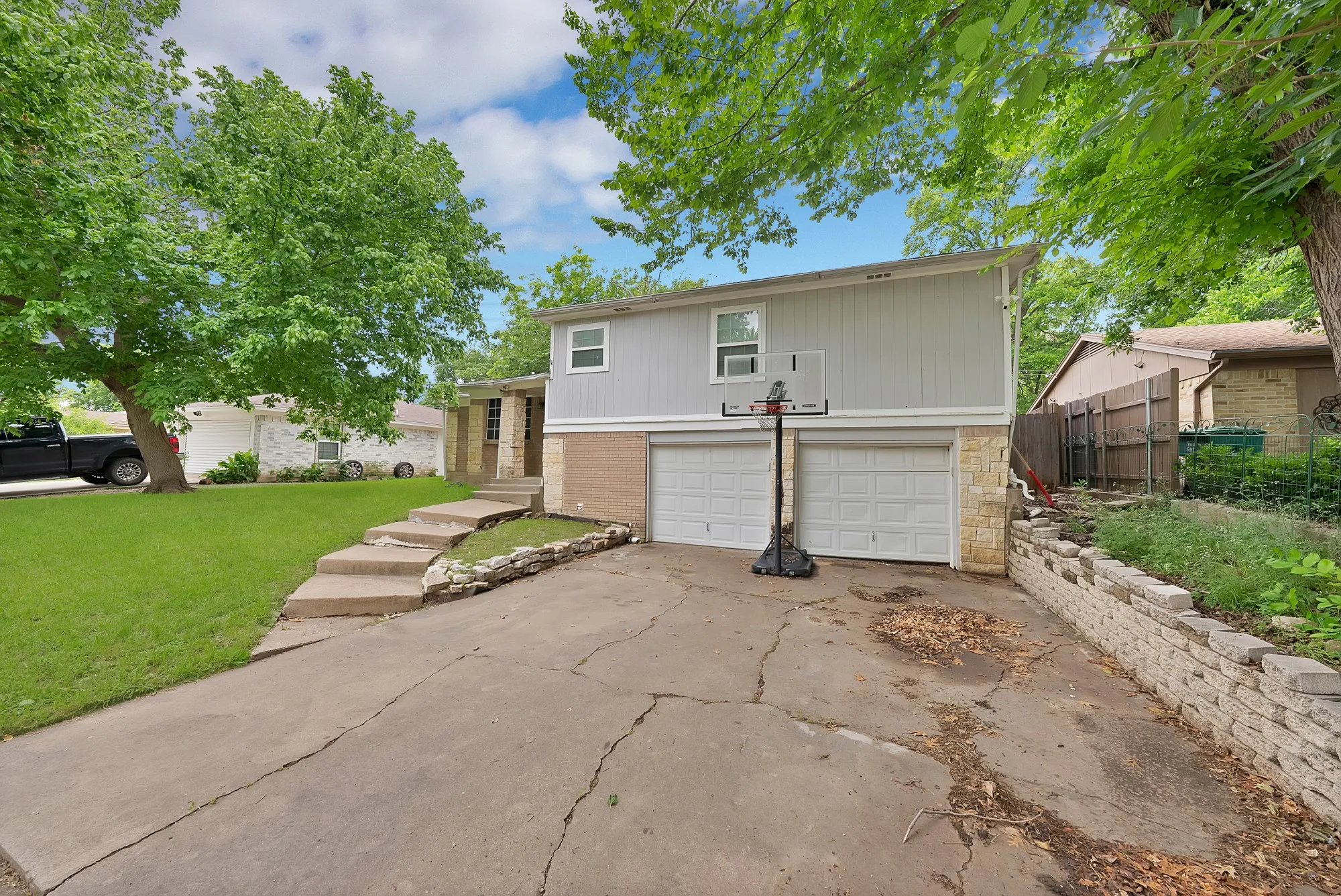 Single Family Residence For Sale in Tarrant County , 2904 Raton Drive, Fort Worth, Texas 76116, 3 Bedroom, 2 Bathroom, 2 Garage spaces, 1,504 Sqft, built in 1961, mls#21276101, Real Estate Agent in Fort Worth, Homes For Sale in Tarrant county, Homes For Sale in Fort Worth, Realtor in Fort Worth Texas, Real Estate Brokerage Independent Realty Texas, Luminita Cordes Realtor