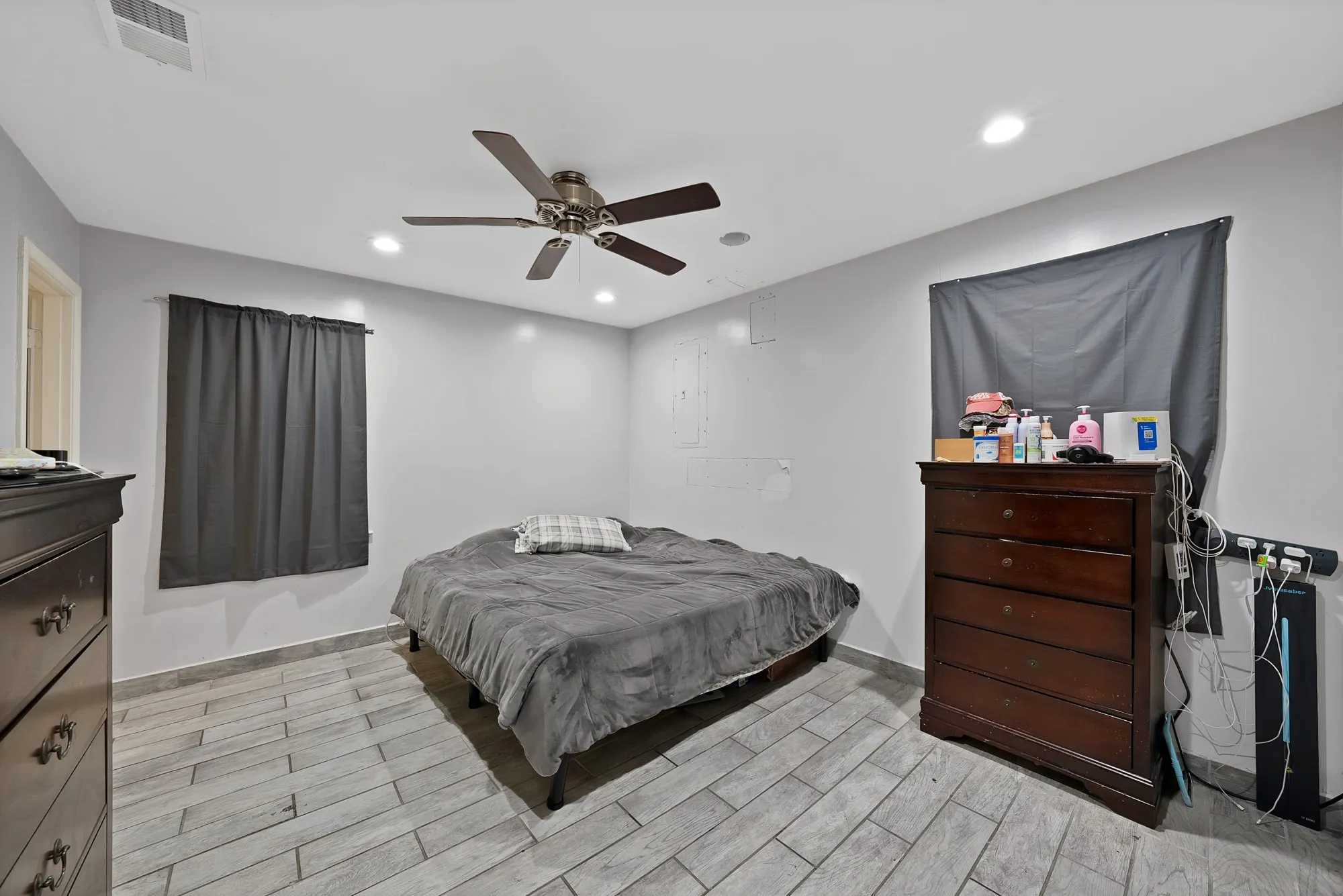 Single Family Residence For Sale in Tarrant County , 2904 Raton Drive, Fort Worth, Texas 76116, 3 Bedroom, 2 Bathroom, 2 Garage spaces, 1,504 Sqft, built in 1961, mls#21276101, Real Estate Agent in Fort Worth, Homes For Sale in Tarrant county, Homes For Sale in Fort Worth, Realtor in Fort Worth Texas, Real Estate Brokerage Independent Realty Texas, Luminita Cordes Realtor