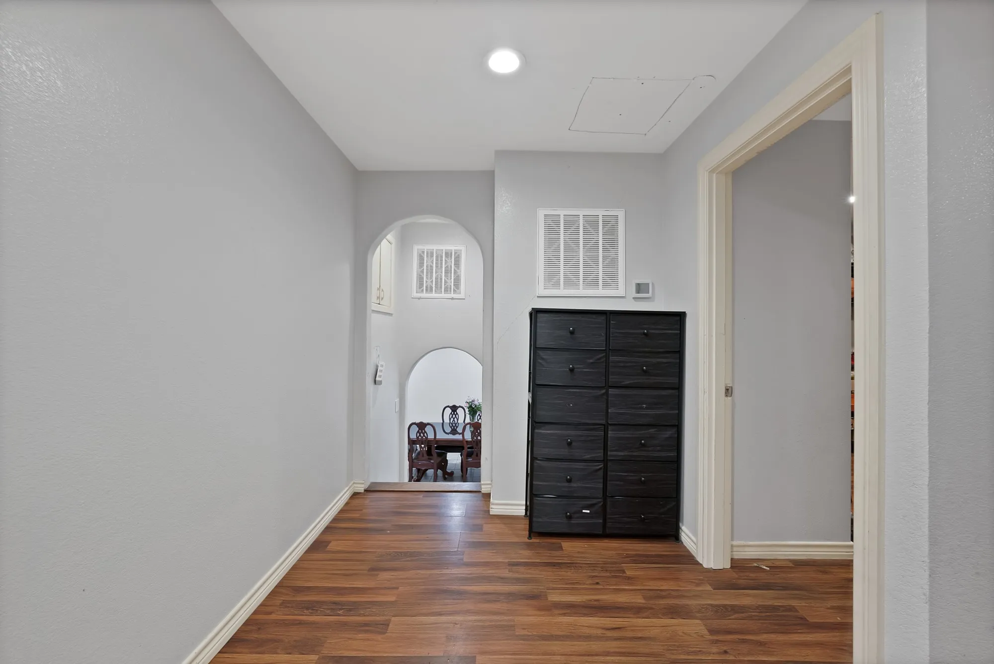 Single Family Residence For Sale in Tarrant County , 2904 Raton Drive, Fort Worth, Texas 76116, 3 Bedroom, 2 Bathroom, 2 Garage spaces, 1,504 Sqft, built in 1961, mls#21276101, Real Estate Agent in Fort Worth, Homes For Sale in Tarrant county, Homes For Sale in Fort Worth, Realtor in Fort Worth Texas, Real Estate Brokerage Independent Realty Texas, Luminita Cordes Realtor