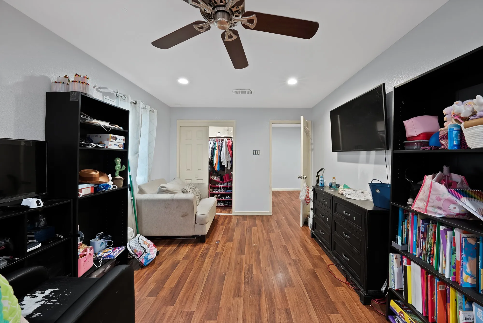 Single Family Residence For Sale in Tarrant County , 2904 Raton Drive, Fort Worth, Texas 76116, 3 Bedroom, 2 Bathroom, 2 Garage spaces, 1,504 Sqft, built in 1961, mls#21276101, Real Estate Agent in Fort Worth, Homes For Sale in Tarrant county, Homes For Sale in Fort Worth, Realtor in Fort Worth Texas, Real Estate Brokerage Independent Realty Texas, Luminita Cordes Realtor