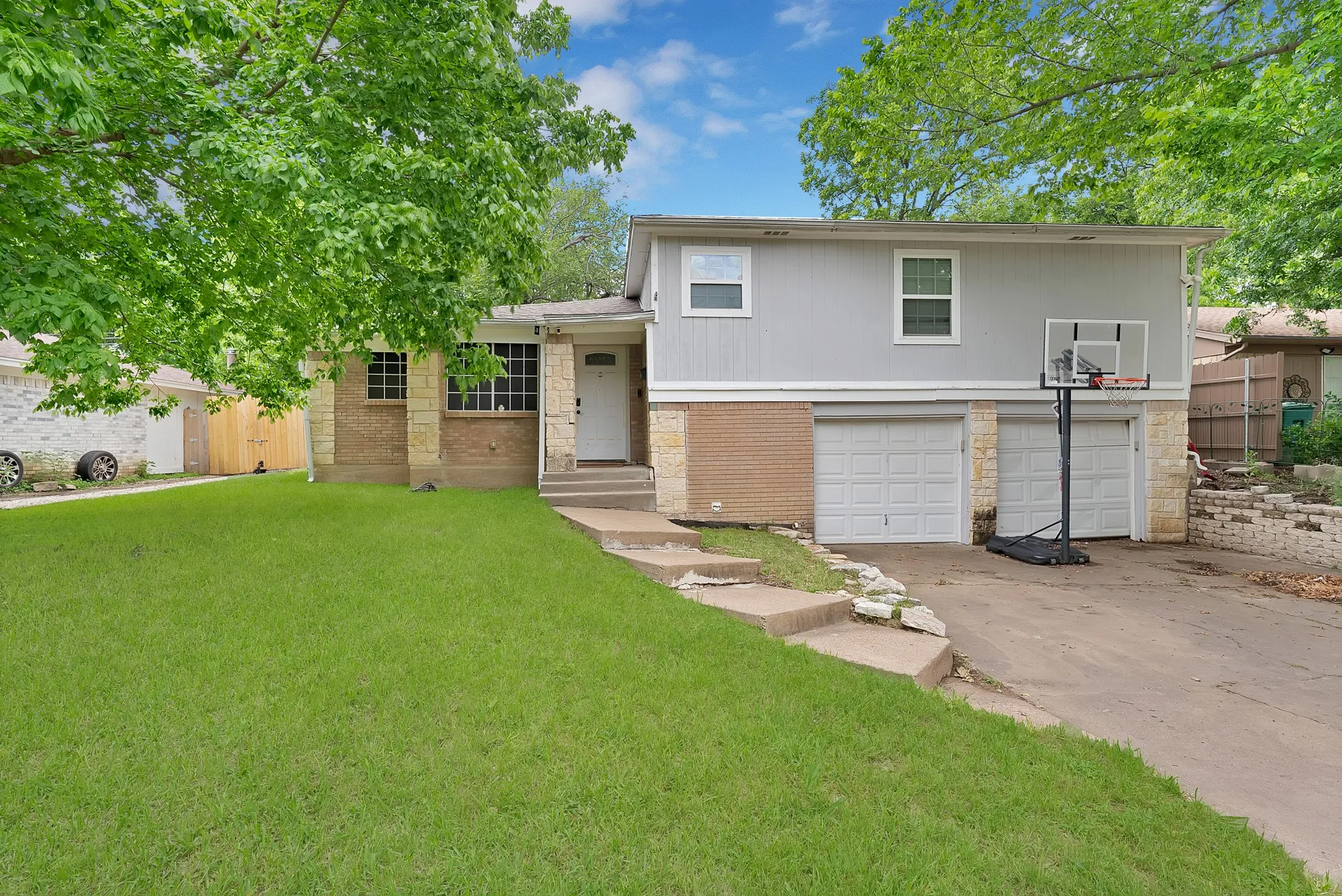 Single Family Residence For Sale in Tarrant County , 2904 Raton Drive, Fort Worth, Texas 76116, 3 Bedroom, 2 Bathroom, 2 Garage spaces, 1,504 Sqft, built in 1961, mls#21276101, Real Estate Agent in Fort Worth, Homes For Sale in Tarrant county, Homes For Sale in Fort Worth, Realtor in Fort Worth Texas, Real Estate Brokerage Independent Realty Texas, Luminita Cordes Realtor
