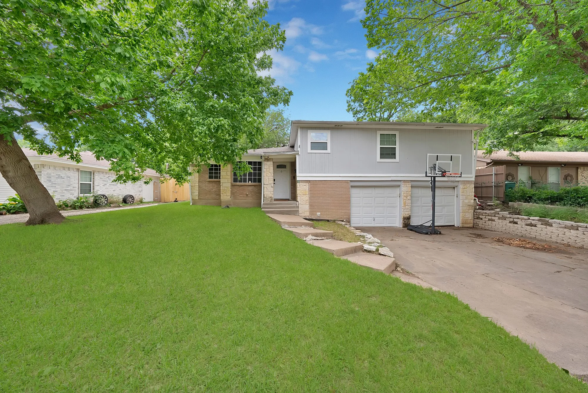 Single Family Residence For Sale in Tarrant County , 2904 Raton Drive, Fort Worth, Texas 76116, 3 Bedroom, 2 Bathroom, 2 Garage spaces, 1,504 Sqft, built in 1961, mls#21276101, Real Estate Agent in Fort Worth, Homes For Sale in Tarrant county, Homes For Sale in Fort Worth, Realtor in Fort Worth Texas, Real Estate Brokerage Independent Realty Texas, Luminita Cordes Realtor