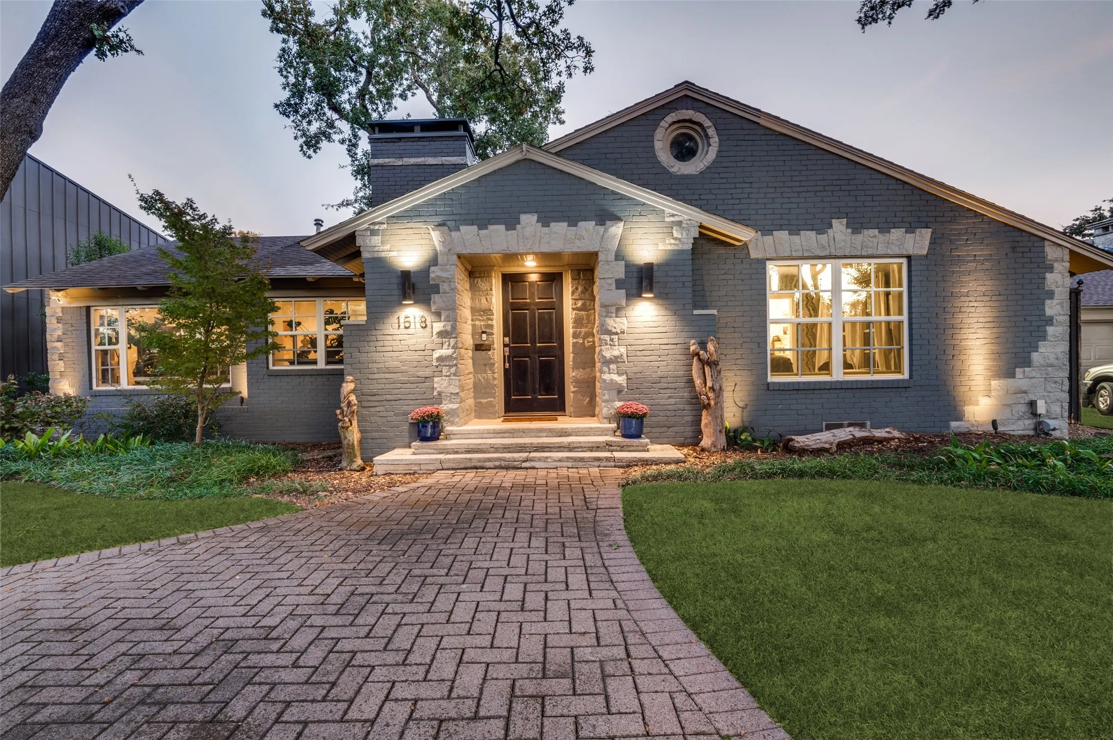 Single Family Residence For Sale in Dallas County , 1518 Oak Knoll Street, Dallas, Texas 75208, 4 Bedroom, 4 Bathroom, 2 Garage spaces, 3,180 Sqft, built in 1948, mls#21275380, Real Estate Agent in Dallas, Homes For Sale in Dallas county, Homes For Sale in Dallas, Realtor in Dallas Texas, Real Estate Brokerage Independent Realty Texas, Luminita Cordes Realtor