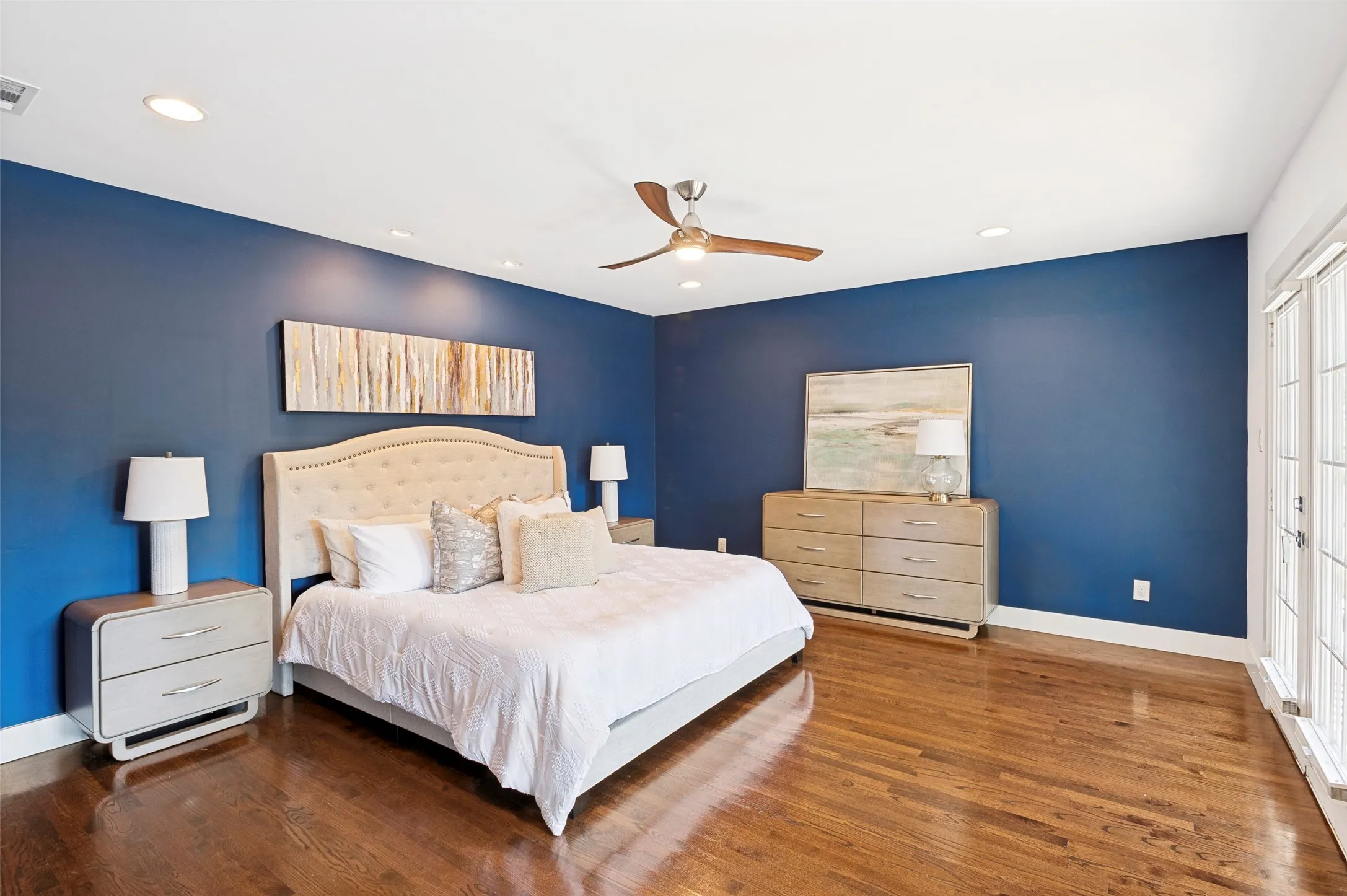 Single Family Residence For Sale in Dallas County , 1518 Oak Knoll Street, Dallas, Texas 75208, 4 Bedroom, 4 Bathroom, 2 Garage spaces, 3,180 Sqft, built in 1948, mls#21275380, Real Estate Agent in Dallas, Homes For Sale in Dallas county, Homes For Sale in Dallas, Realtor in Dallas Texas, Real Estate Brokerage Independent Realty Texas, Luminita Cordes Realtor