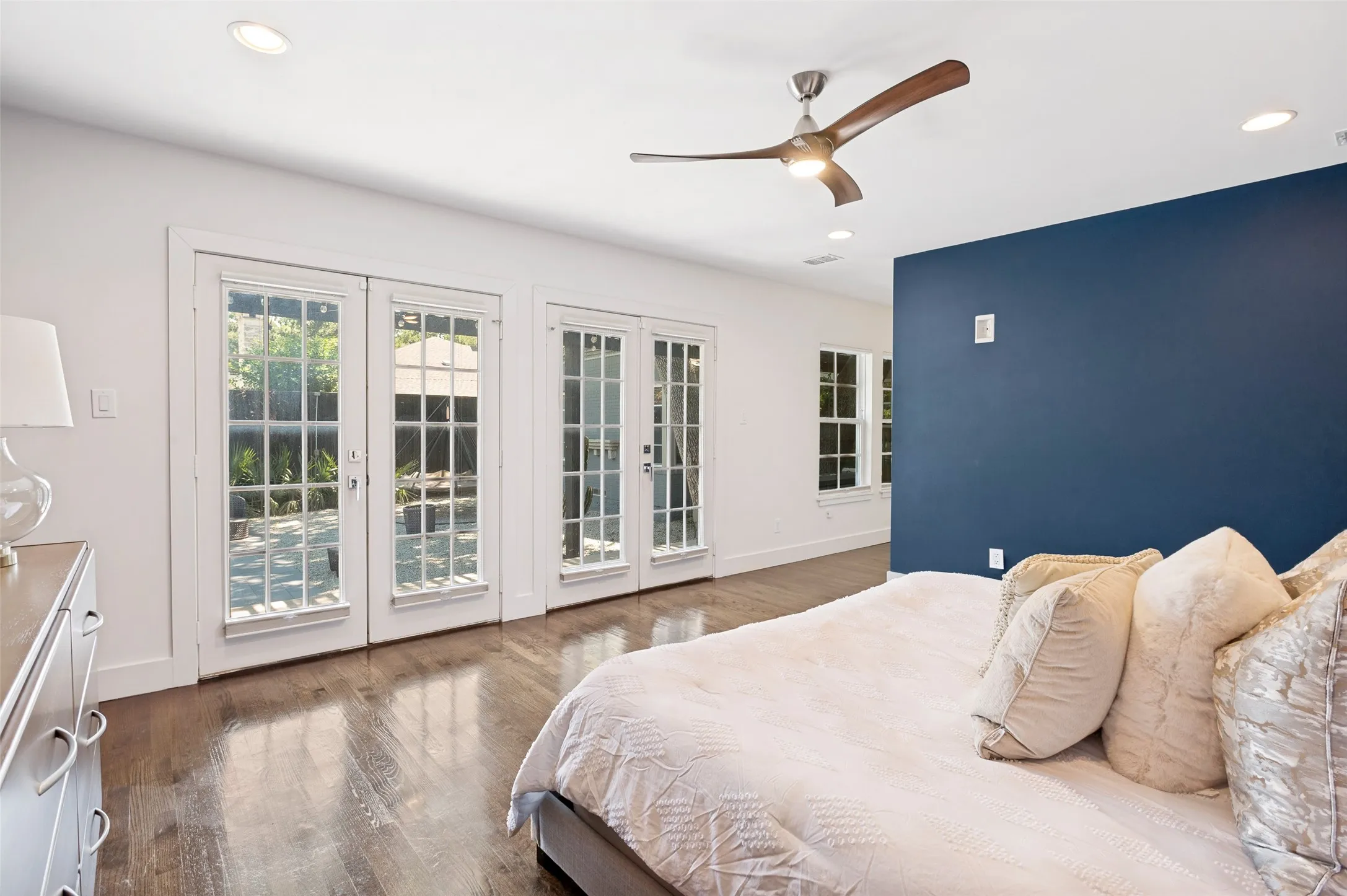 Single Family Residence For Sale in Dallas County , 1518 Oak Knoll Street, Dallas, Texas 75208, 4 Bedroom, 4 Bathroom, 2 Garage spaces, 3,180 Sqft, built in 1948, mls#21275380, Real Estate Agent in Dallas, Homes For Sale in Dallas county, Homes For Sale in Dallas, Realtor in Dallas Texas, Real Estate Brokerage Independent Realty Texas, Luminita Cordes Realtor