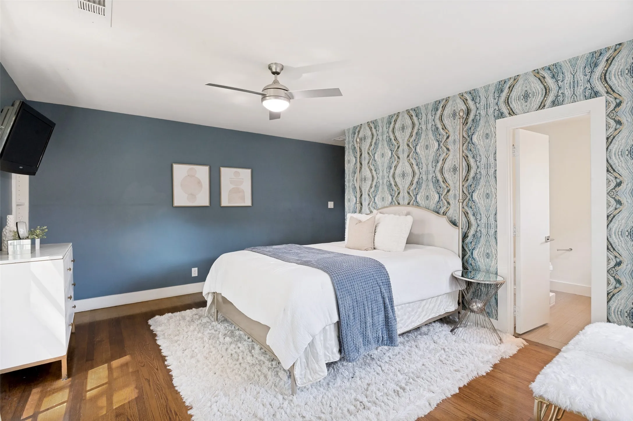 Single Family Residence For Sale in Dallas County , 1518 Oak Knoll Street, Dallas, Texas 75208, 4 Bedroom, 4 Bathroom, 2 Garage spaces, 3,180 Sqft, built in 1948, mls#21275380, Real Estate Agent in Dallas, Homes For Sale in Dallas county, Homes For Sale in Dallas, Realtor in Dallas Texas, Real Estate Brokerage Independent Realty Texas, Luminita Cordes Realtor