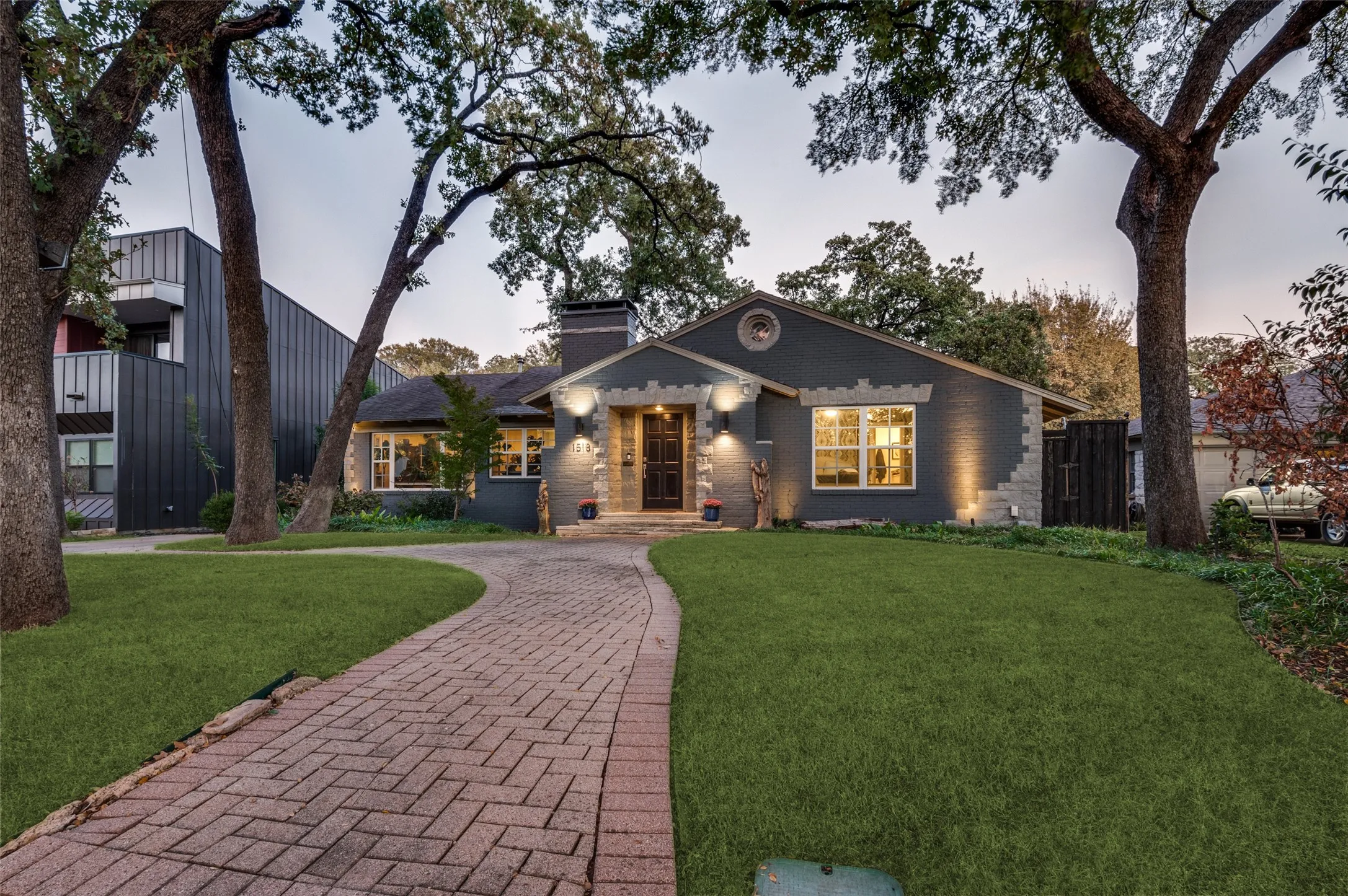 Single Family Residence For Sale in Dallas County , 1518 Oak Knoll Street, Dallas, Texas 75208, 4 Bedroom, 4 Bathroom, 2 Garage spaces, 3,180 Sqft, built in 1948, mls#21275380, Real Estate Agent in Dallas, Homes For Sale in Dallas county, Homes For Sale in Dallas, Realtor in Dallas Texas, Real Estate Brokerage Independent Realty Texas, Luminita Cordes Realtor
