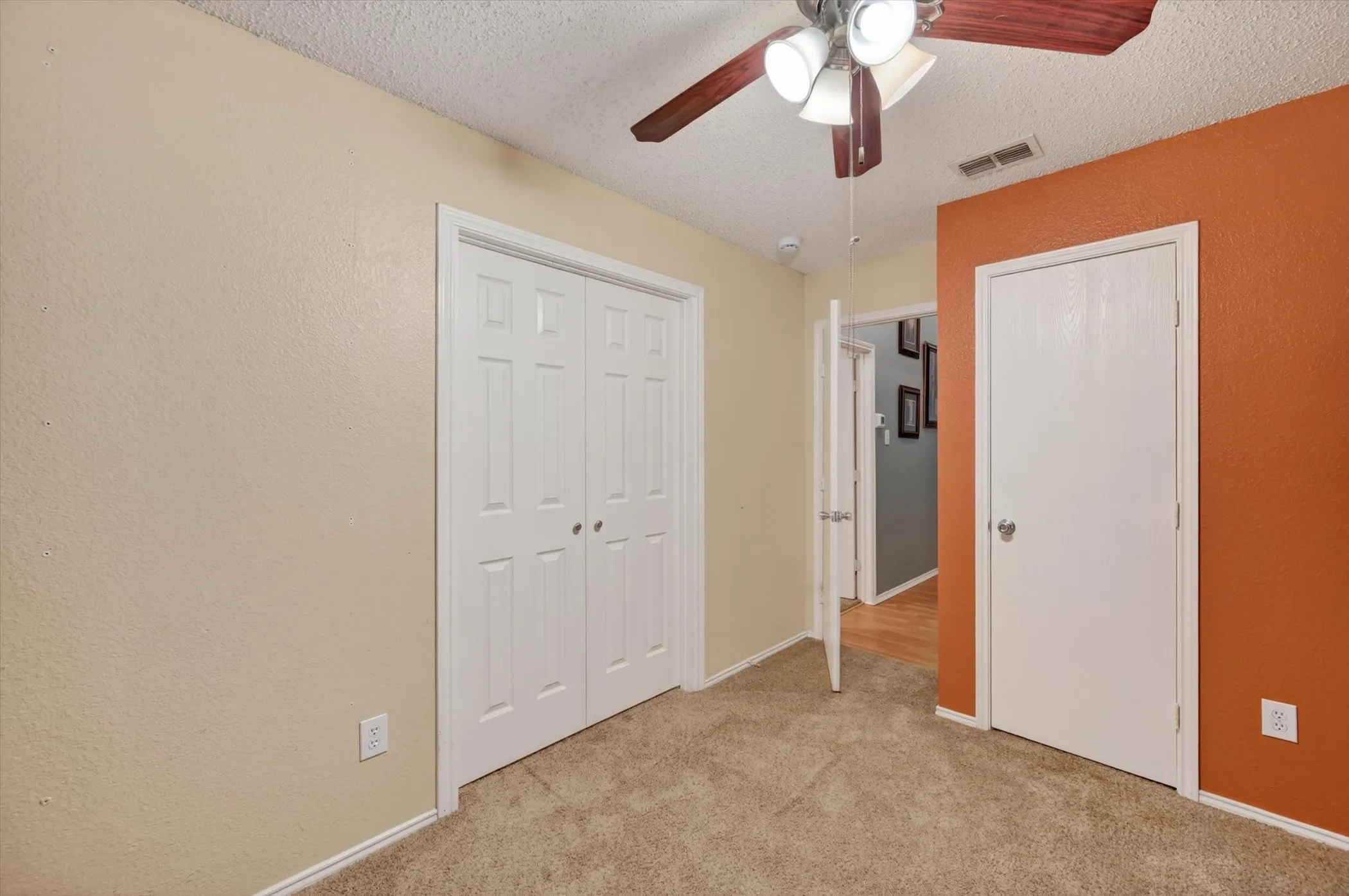 Single Family Residence For Sale in Johnson County , 1001 Ridge Top Drive, Burleson, Texas 76028, 4 Bedroom, 2 Bathroom, 2 Garage spaces, 1,703 Sqft, built in 2001, mls#21276119, Real Estate Agent in Burleson, Homes For Sale in Johnson county, Homes For Sale in Burleson, Realtor in Burleson Texas, Real Estate Brokerage Independent Realty Texas, Luminita Cordes Realtor