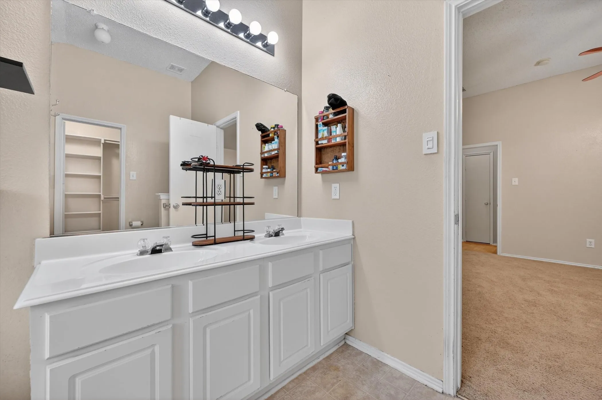Single Family Residence For Sale in Johnson County , 1001 Ridge Top Drive, Burleson, Texas 76028, 4 Bedroom, 2 Bathroom, 2 Garage spaces, 1,703 Sqft, built in 2001, mls#21276119, Real Estate Agent in Burleson, Homes For Sale in Johnson county, Homes For Sale in Burleson, Realtor in Burleson Texas, Real Estate Brokerage Independent Realty Texas, Luminita Cordes Realtor