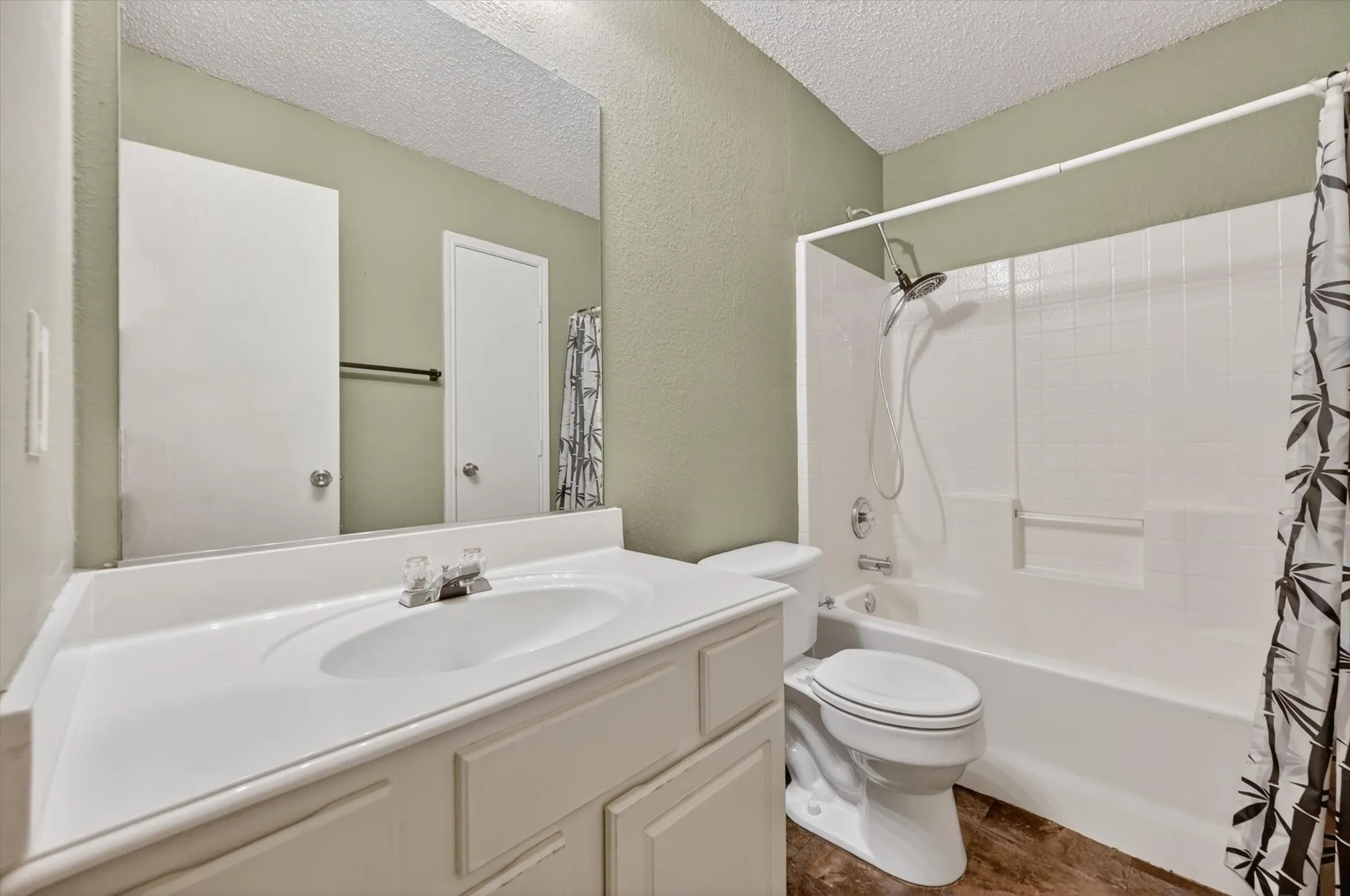 Single Family Residence For Sale in Johnson County , 1001 Ridge Top Drive, Burleson, Texas 76028, 4 Bedroom, 2 Bathroom, 2 Garage spaces, 1,703 Sqft, built in 2001, mls#21276119, Real Estate Agent in Burleson, Homes For Sale in Johnson county, Homes For Sale in Burleson, Realtor in Burleson Texas, Real Estate Brokerage Independent Realty Texas, Luminita Cordes Realtor