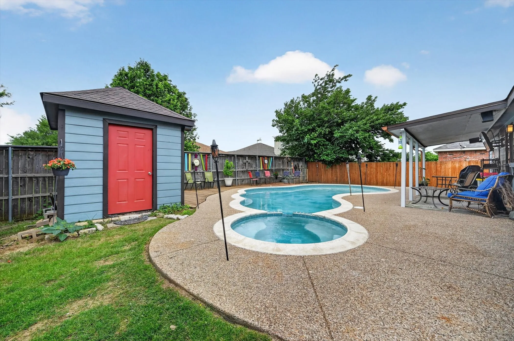 Single Family Residence For Sale in Johnson County , 1001 Ridge Top Drive, Burleson, Texas 76028, 4 Bedroom, 2 Bathroom, 2 Garage spaces, 1,703 Sqft, built in 2001, mls#21276119, Real Estate Agent in Burleson, Homes For Sale in Johnson county, Homes For Sale in Burleson, Realtor in Burleson Texas, Real Estate Brokerage Independent Realty Texas, Luminita Cordes Realtor