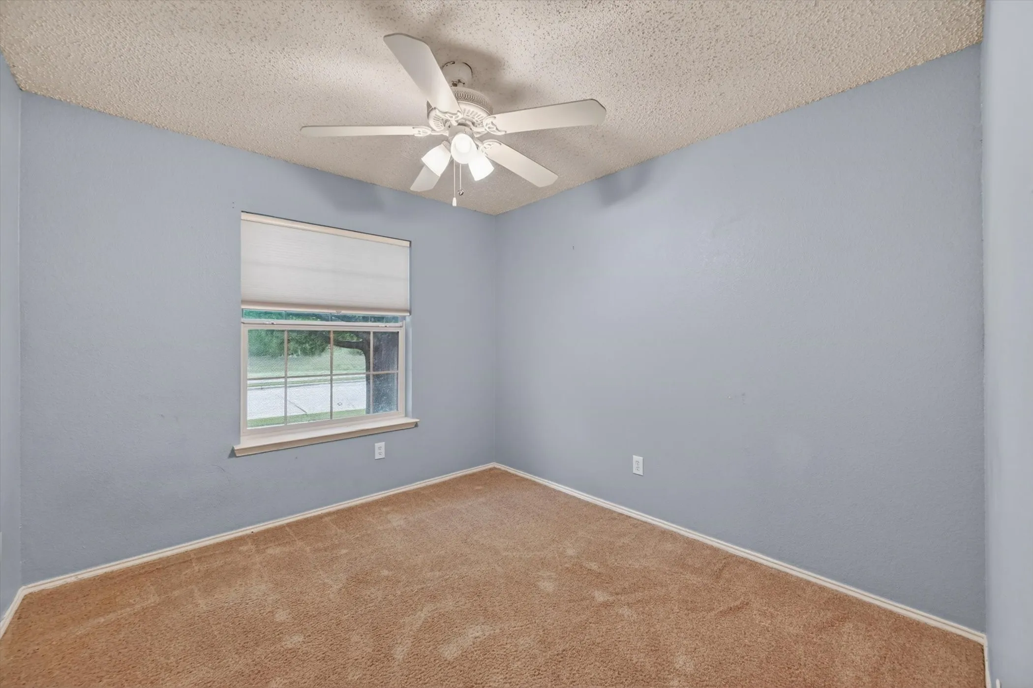 Single Family Residence For Sale in Johnson County , 1001 Ridge Top Drive, Burleson, Texas 76028, 4 Bedroom, 2 Bathroom, 2 Garage spaces, 1,703 Sqft, built in 2001, mls#21276119, Real Estate Agent in Burleson, Homes For Sale in Johnson county, Homes For Sale in Burleson, Realtor in Burleson Texas, Real Estate Brokerage Independent Realty Texas, Luminita Cordes Realtor
