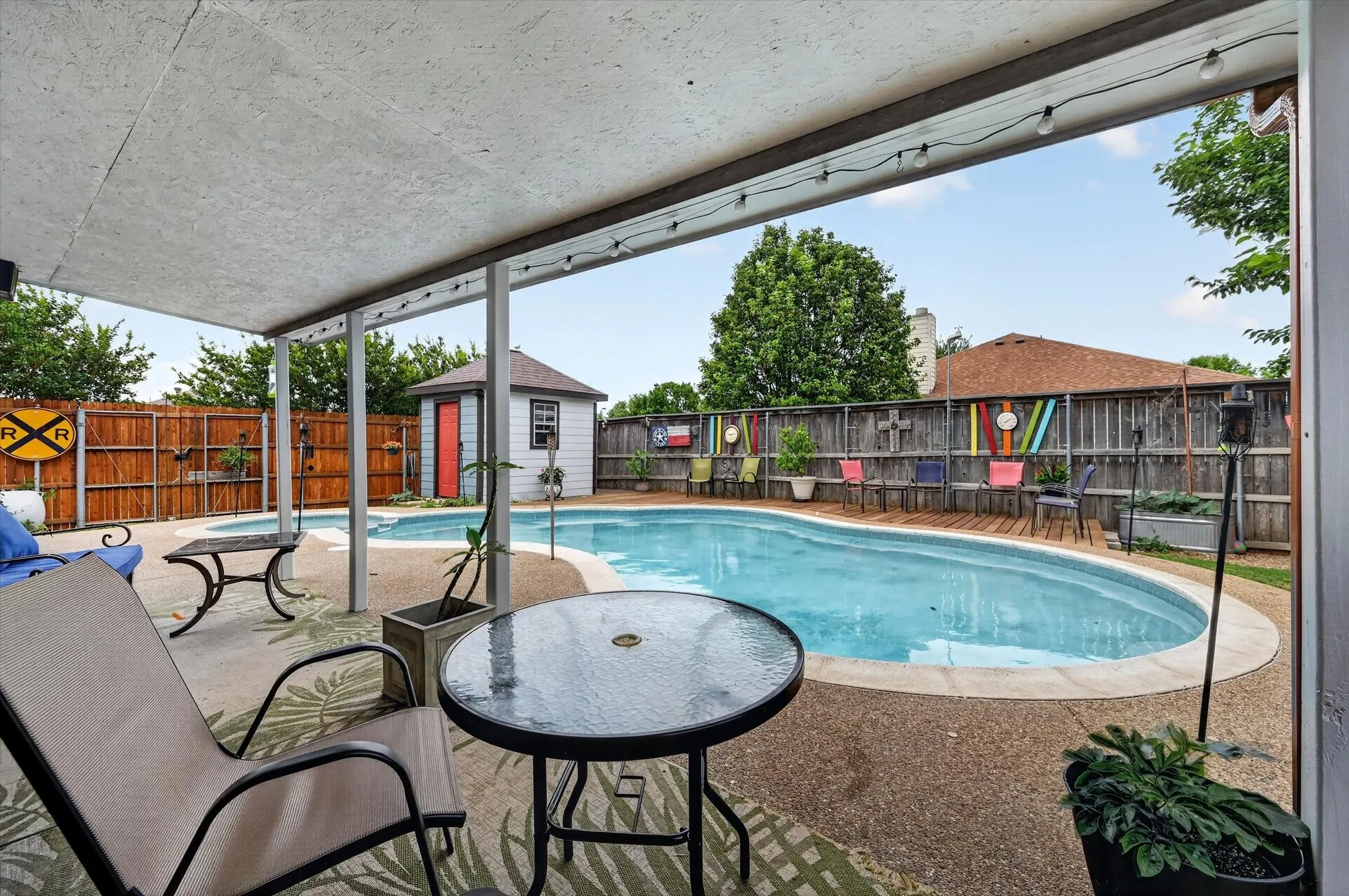 Single Family Residence For Sale in Johnson County , 1001 Ridge Top Drive, Burleson, Texas 76028, 4 Bedroom, 2 Bathroom, 2 Garage spaces, 1,703 Sqft, built in 2001, mls#21276119, Real Estate Agent in Burleson, Homes For Sale in Johnson county, Homes For Sale in Burleson, Realtor in Burleson Texas, Real Estate Brokerage Independent Realty Texas, Luminita Cordes Realtor