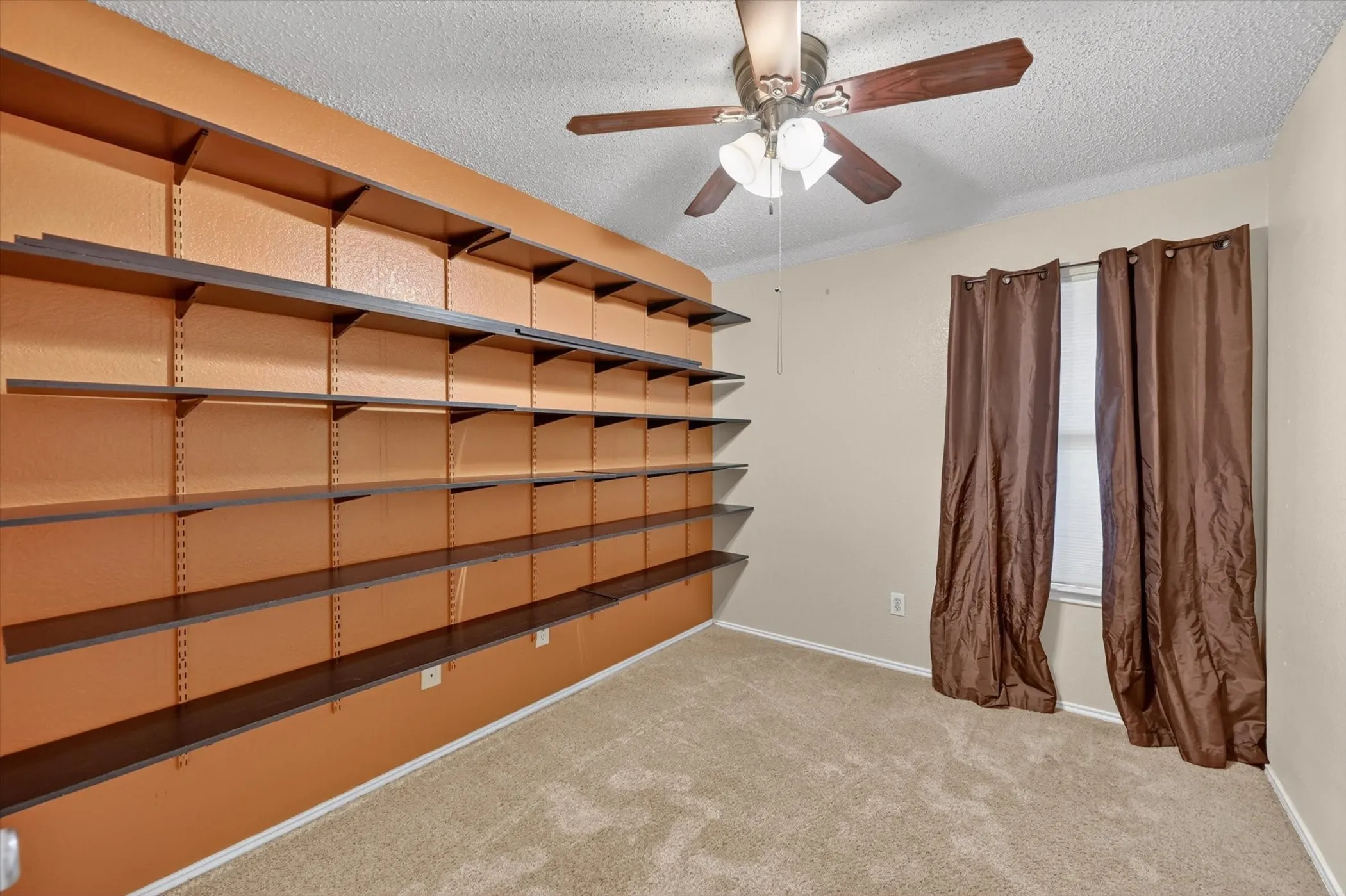 Single Family Residence For Sale in Johnson County , 1001 Ridge Top Drive, Burleson, Texas 76028, 4 Bedroom, 2 Bathroom, 2 Garage spaces, 1,703 Sqft, built in 2001, mls#21276119, Real Estate Agent in Burleson, Homes For Sale in Johnson county, Homes For Sale in Burleson, Realtor in Burleson Texas, Real Estate Brokerage Independent Realty Texas, Luminita Cordes Realtor