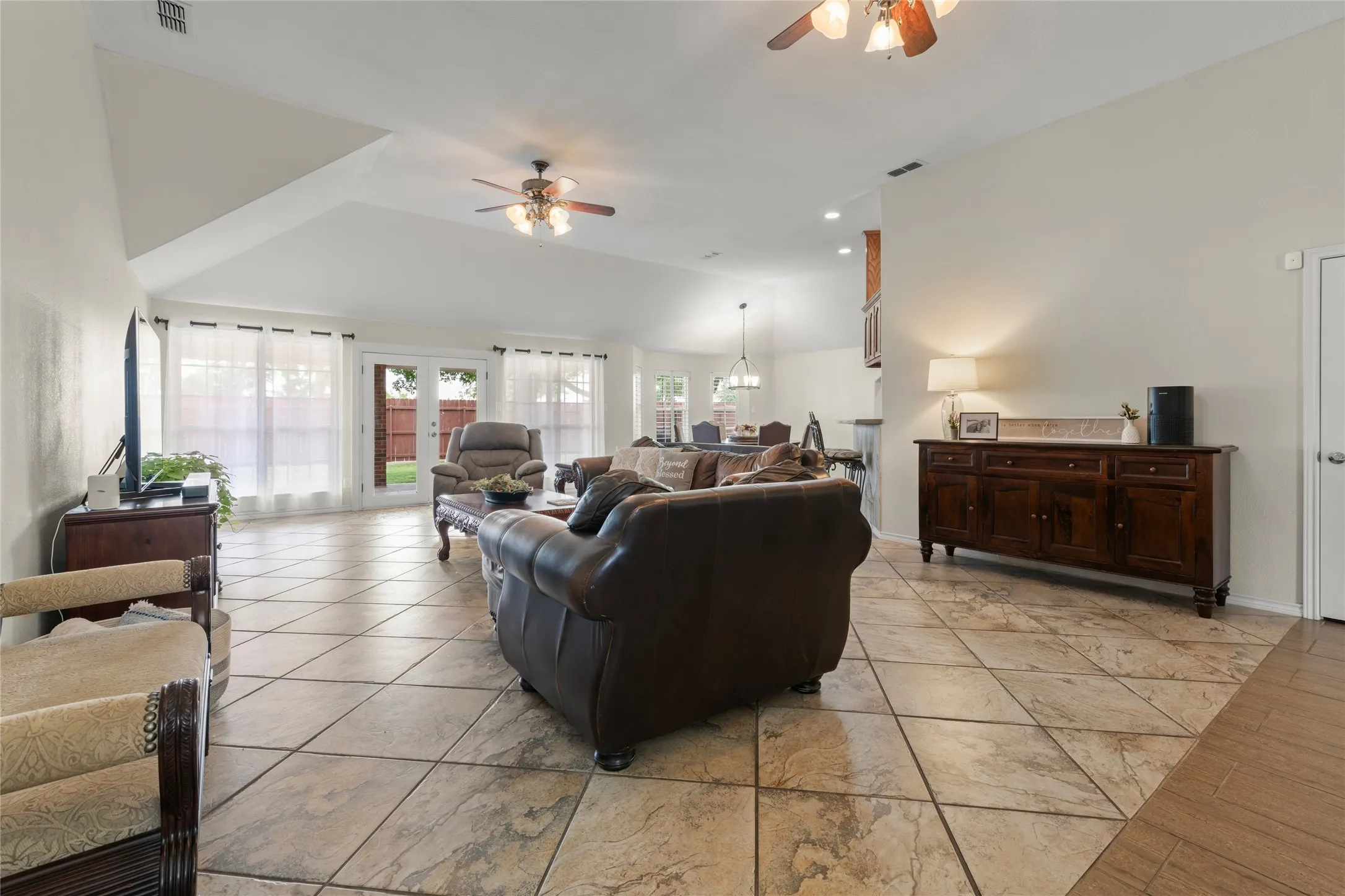 Single Family Residence For Sale in Taylor County , 1041 Parsons Road, Abilene, Texas 79602, 3 Bedrooms, 3 Bathrooms, 2 Garage spaces, 2,703 Sqft, built in 1998, Price $465,000, mls#21272248, Real Estate Agent in Abilene, Homes For Sale in Taylor county, Homes For Sale in Abilene, Realtor in Abilene Texas, Real Estate Brokerage Independent Realty Texas, Luminita Cordes Realtor