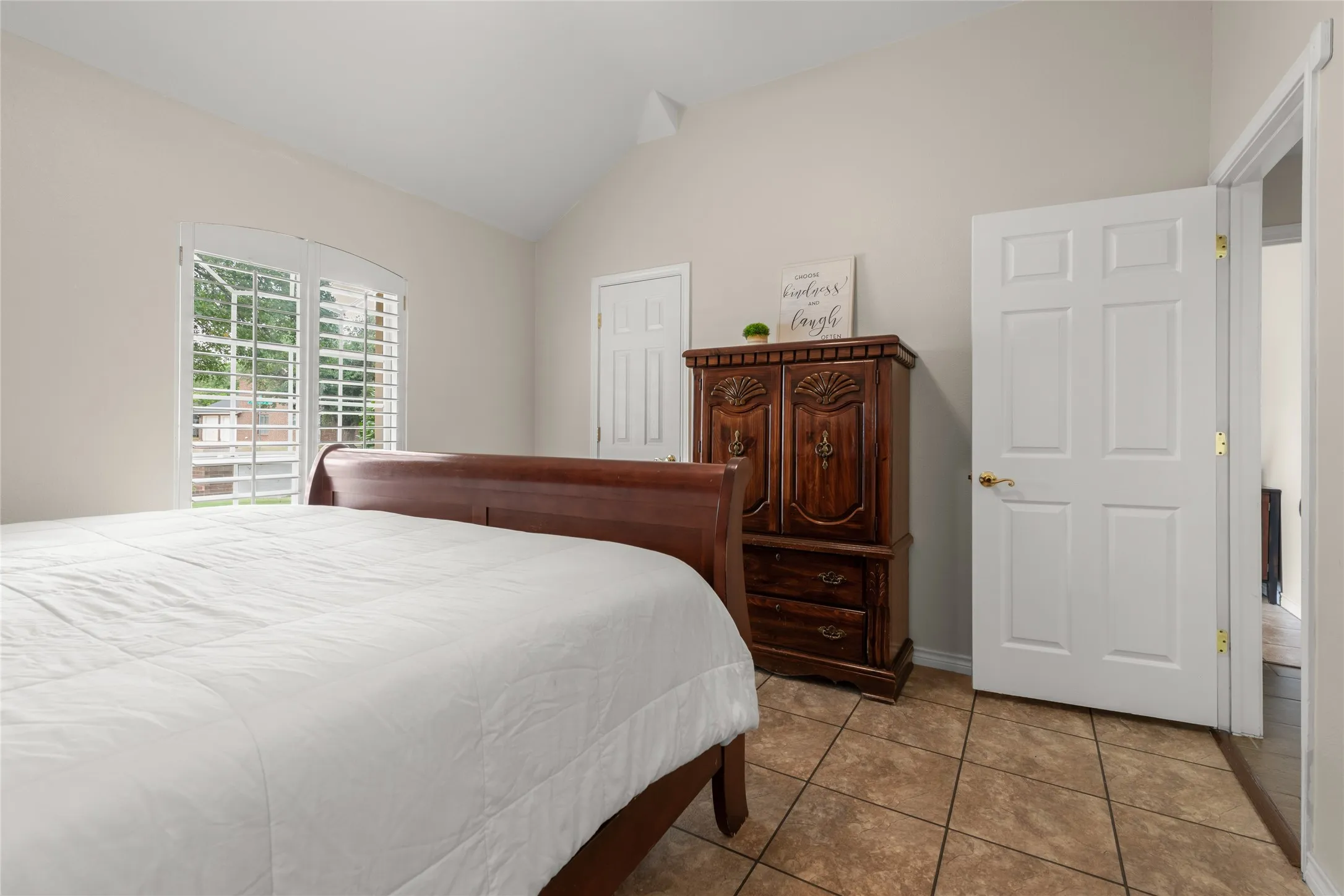 Single Family Residence For Sale in Taylor County , 1041 Parsons Road, Abilene, Texas 79602, 3 Bedrooms, 3 Bathrooms, 2 Garage spaces, 2,703 Sqft, built in 1998, Price $465,000, mls#21272248, Real Estate Agent in Abilene, Homes For Sale in Taylor county, Homes For Sale in Abilene, Realtor in Abilene Texas, Real Estate Brokerage Independent Realty Texas, Luminita Cordes Realtor