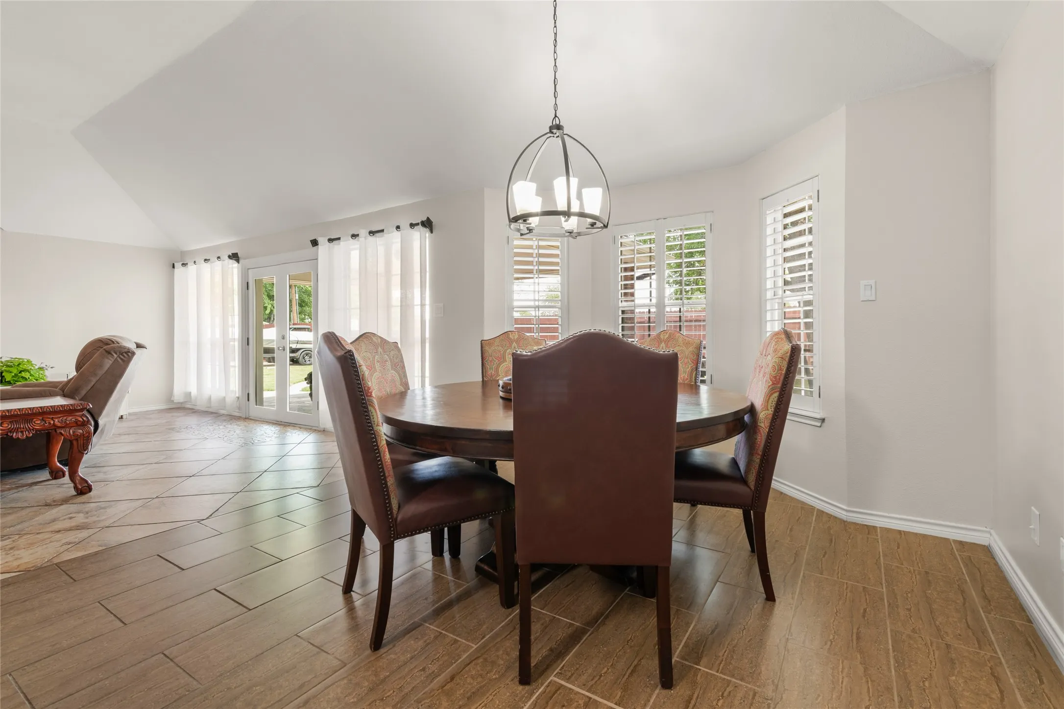 Single Family Residence For Sale in Taylor County , 1041 Parsons Road, Abilene, Texas 79602, 3 Bedrooms, 3 Bathrooms, 2 Garage spaces, 2,703 Sqft, built in 1998, Price $465,000, mls#21272248, Real Estate Agent in Abilene, Homes For Sale in Taylor county, Homes For Sale in Abilene, Realtor in Abilene Texas, Real Estate Brokerage Independent Realty Texas, Luminita Cordes Realtor