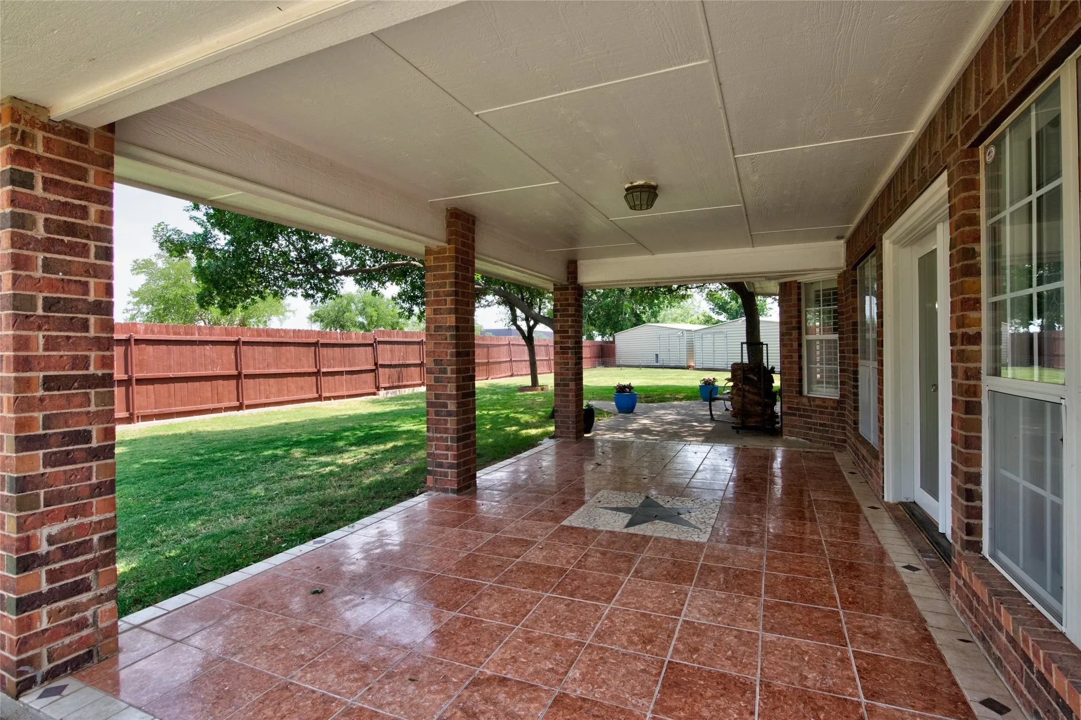 Single Family Residence For Sale in Taylor County , 1041 Parsons Road, Abilene, Texas 79602, 3 Bedrooms, 3 Bathrooms, 2 Garage spaces, 2,703 Sqft, built in 1998, Price $465,000, mls#21272248, Real Estate Agent in Abilene, Homes For Sale in Taylor county, Homes For Sale in Abilene, Realtor in Abilene Texas, Real Estate Brokerage Independent Realty Texas, Luminita Cordes Realtor