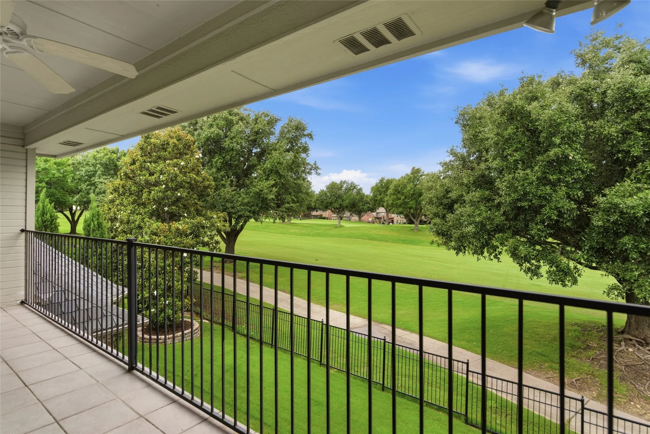 Single Family Residence For Sale in Denton County , 3005 Crooked Stick Drive, Plano, Texas 75093, 3 Bedroom, 4 Bathroom, 2 Garage spaces, 3,248 Sqft, built in 1999, mls#21264539, Real Estate Agent in Plano, Homes For Sale in Denton county, Homes For Sale in Plano, Realtor in Plano Texas, Real Estate Brokerage Independent Realty Texas, Luminita Cordes Realtor