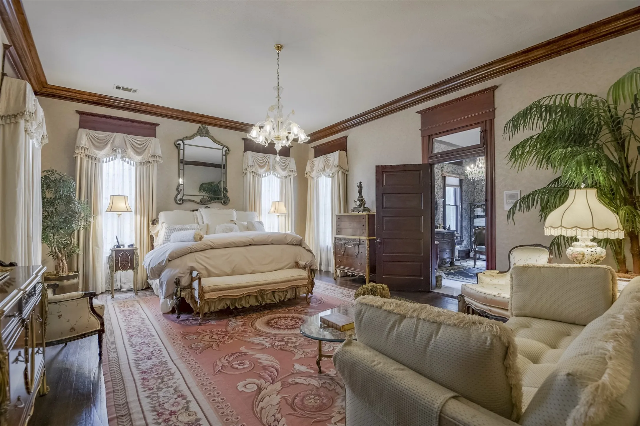 Single Family Residence For Sale in Ellis County , 400 W Denton Street, Ennis, Texas 75119, 5 Bedroom, 5 Bathroom, 1 Garage spaces, 6,966 Sqft, built in 1904, mls#21275950, Real Estate Agent in Ennis, Homes For Sale in Ellis county, Homes For Sale in Ennis, Realtor in Ennis Texas, Real Estate Brokerage Independent Realty Texas, Luminita Cordes Realtor