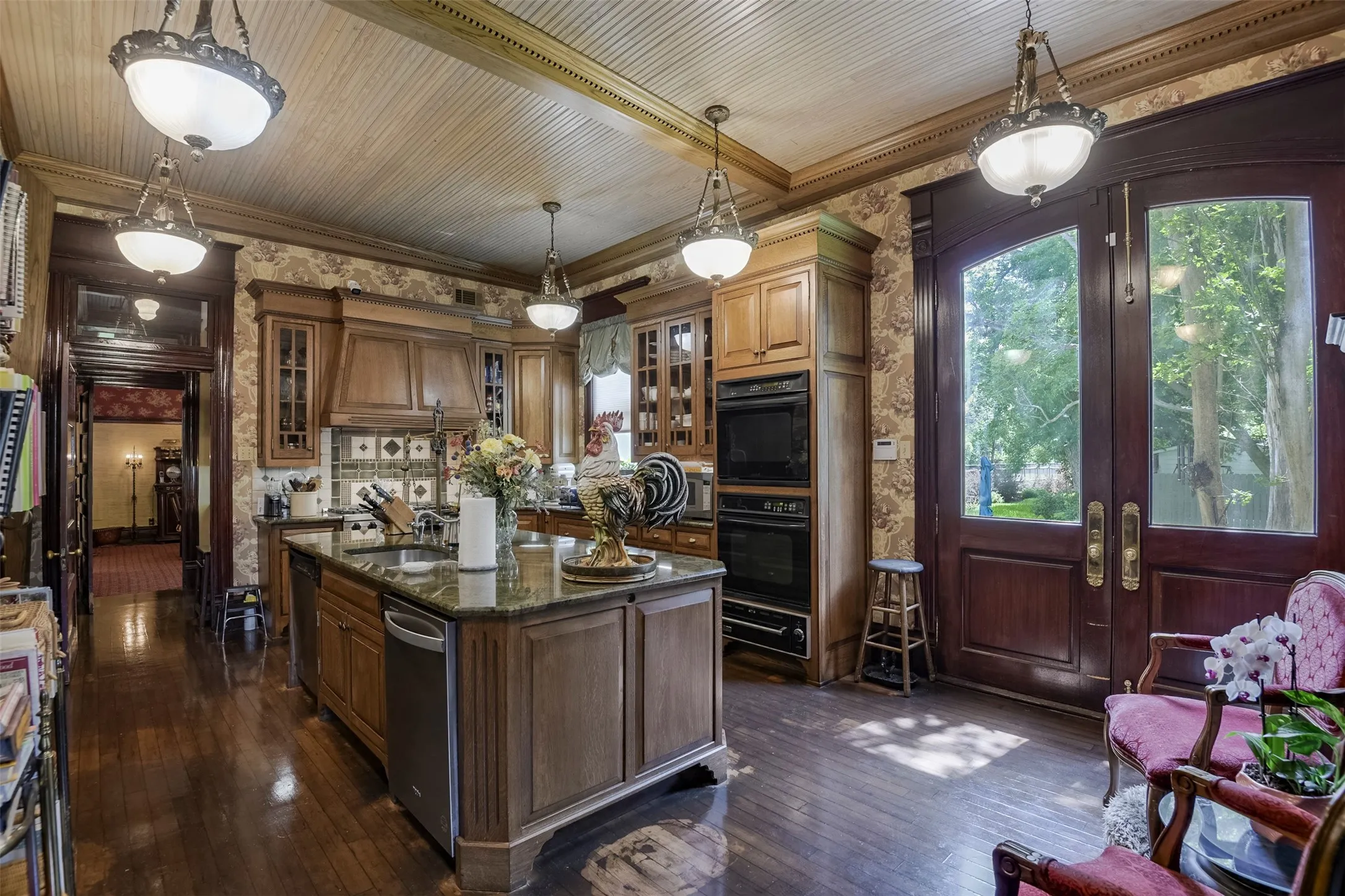 Single Family Residence For Sale in Ellis County , 400 W Denton Street, Ennis, Texas 75119, 5 Bedroom, 5 Bathroom, 1 Garage spaces, 6,966 Sqft, built in 1904, mls#21275950, Real Estate Agent in Ennis, Homes For Sale in Ellis county, Homes For Sale in Ennis, Realtor in Ennis Texas, Real Estate Brokerage Independent Realty Texas, Luminita Cordes Realtor