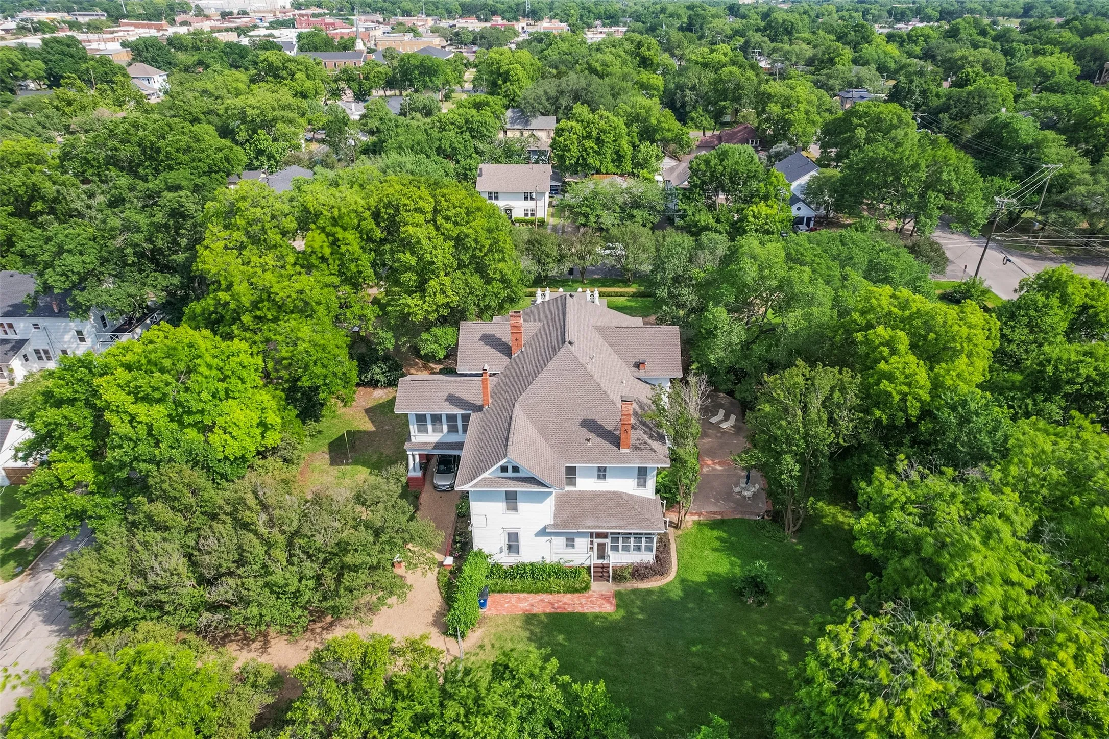 Single Family Residence For Sale in Ellis County , 400 W Denton Street, Ennis, Texas 75119, 5 Bedroom, 5 Bathroom, 1 Garage spaces, 6,966 Sqft, built in 1904, mls#21275950, Real Estate Agent in Ennis, Homes For Sale in Ellis county, Homes For Sale in Ennis, Realtor in Ennis Texas, Real Estate Brokerage Independent Realty Texas, Luminita Cordes Realtor
