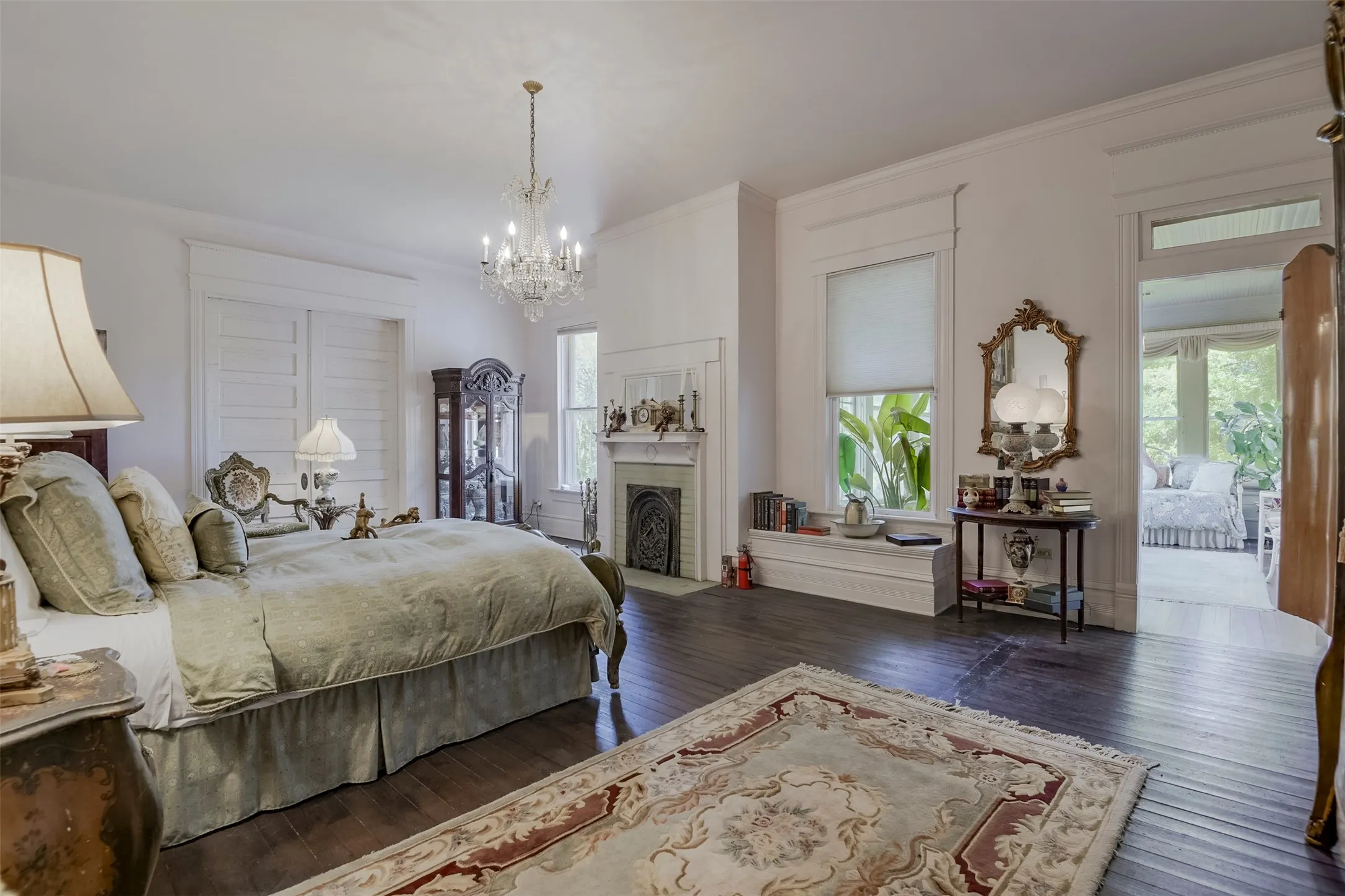 Single Family Residence For Sale in Ellis County , 400 W Denton Street, Ennis, Texas 75119, 5 Bedroom, 5 Bathroom, 1 Garage spaces, 6,966 Sqft, built in 1904, mls#21275950, Real Estate Agent in Ennis, Homes For Sale in Ellis county, Homes For Sale in Ennis, Realtor in Ennis Texas, Real Estate Brokerage Independent Realty Texas, Luminita Cordes Realtor