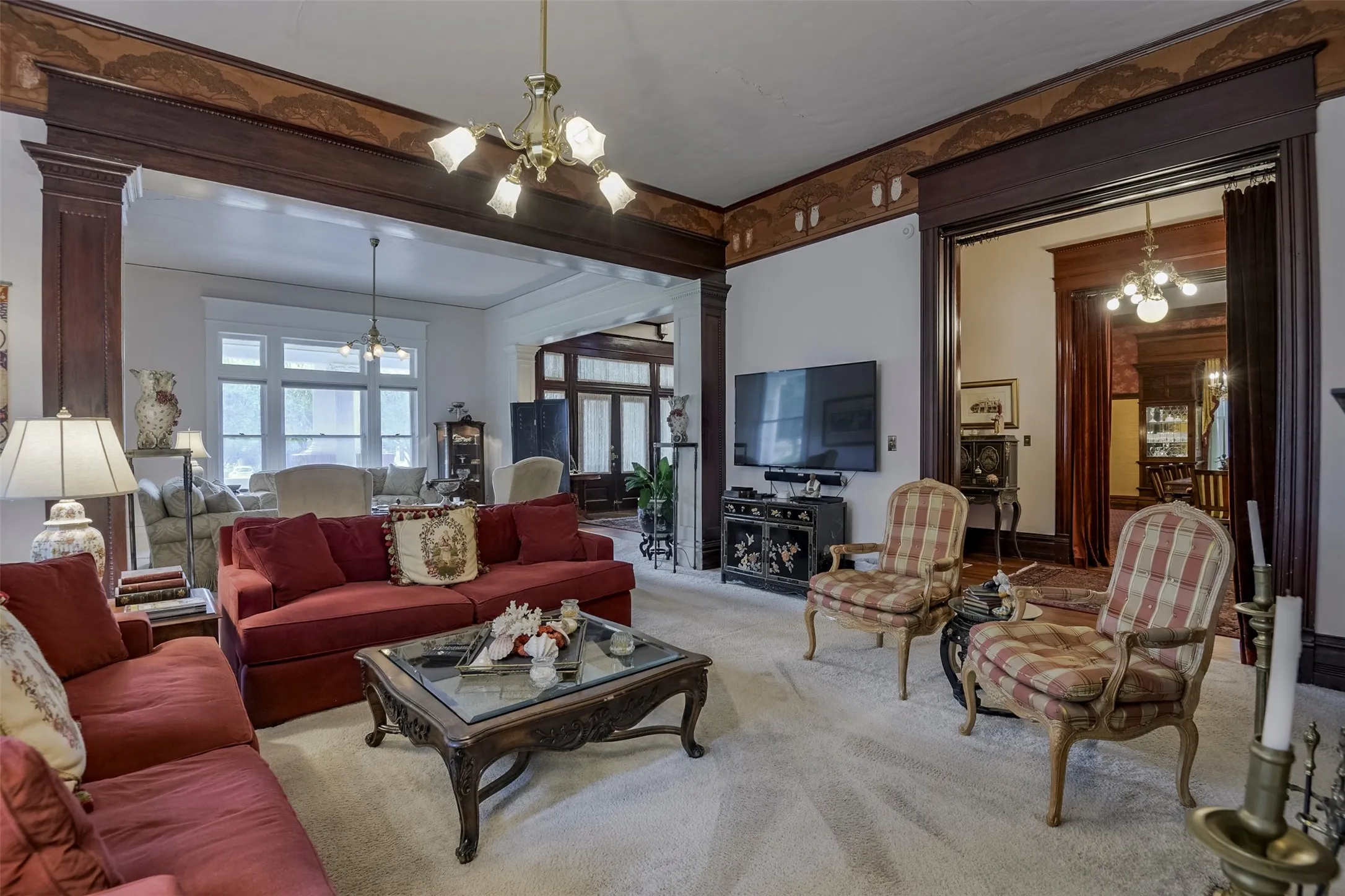 Single Family Residence For Sale in Ellis County , 400 W Denton Street, Ennis, Texas 75119, 5 Bedroom, 5 Bathroom, 1 Garage spaces, 6,966 Sqft, built in 1904, mls#21275950, Real Estate Agent in Ennis, Homes For Sale in Ellis county, Homes For Sale in Ennis, Realtor in Ennis Texas, Real Estate Brokerage Independent Realty Texas, Luminita Cordes Realtor