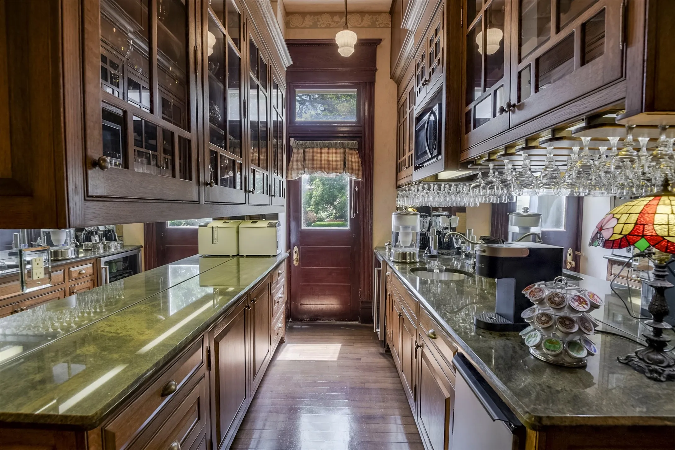 Single Family Residence For Sale in Ellis County , 400 W Denton Street, Ennis, Texas 75119, 5 Bedroom, 5 Bathroom, 1 Garage spaces, 6,966 Sqft, built in 1904, mls#21275950, Real Estate Agent in Ennis, Homes For Sale in Ellis county, Homes For Sale in Ennis, Realtor in Ennis Texas, Real Estate Brokerage Independent Realty Texas, Luminita Cordes Realtor