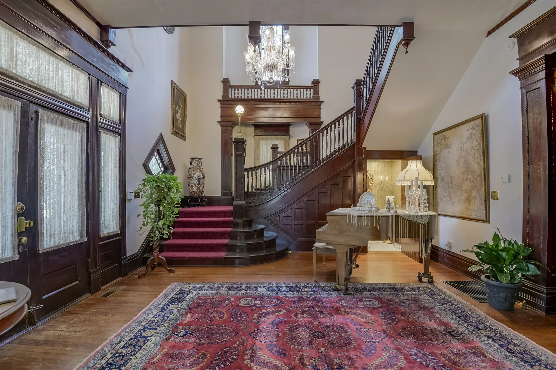 Single Family Residence For Sale in Ellis County , 400 W Denton Street, Ennis, Texas 75119, 5 Bedroom, 5 Bathroom, 1 Garage spaces, 6,966 Sqft, built in 1904, mls#21275950, Real Estate Agent in Ennis, Homes For Sale in Ellis county, Homes For Sale in Ennis, Realtor in Ennis Texas, Real Estate Brokerage Independent Realty Texas, Luminita Cordes Realtor