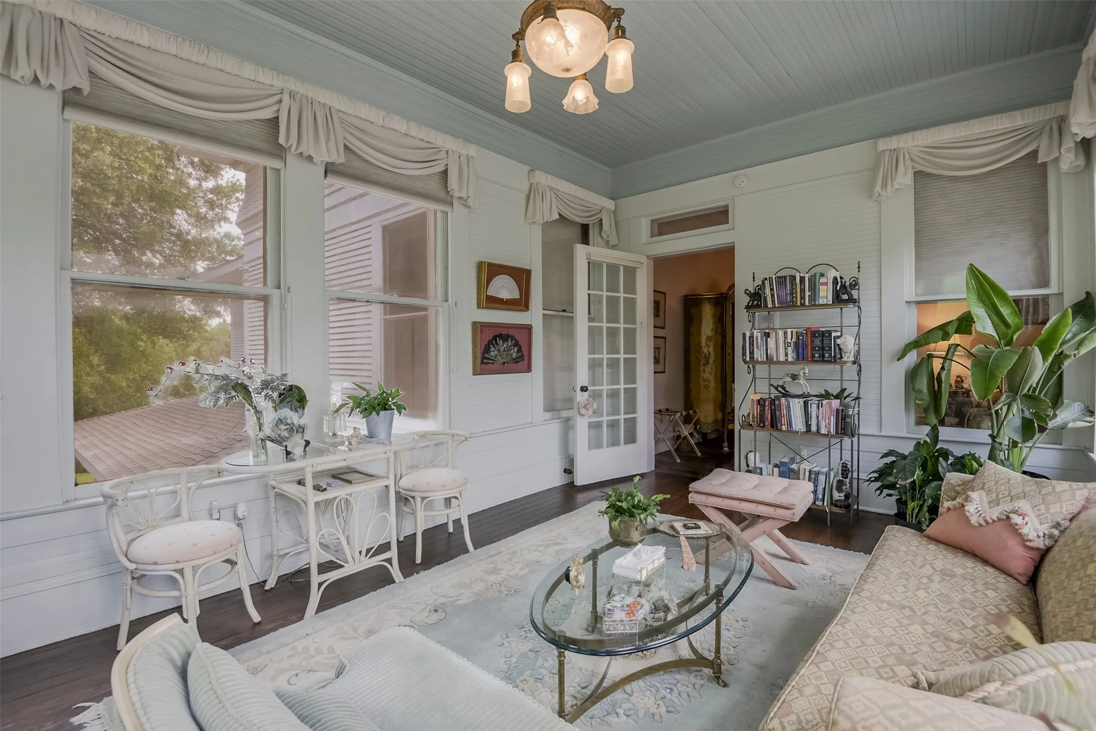 Single Family Residence For Sale in Ellis County , 400 W Denton Street, Ennis, Texas 75119, 5 Bedroom, 5 Bathroom, 1 Garage spaces, 6,966 Sqft, built in 1904, mls#21275950, Real Estate Agent in Ennis, Homes For Sale in Ellis county, Homes For Sale in Ennis, Realtor in Ennis Texas, Real Estate Brokerage Independent Realty Texas, Luminita Cordes Realtor
