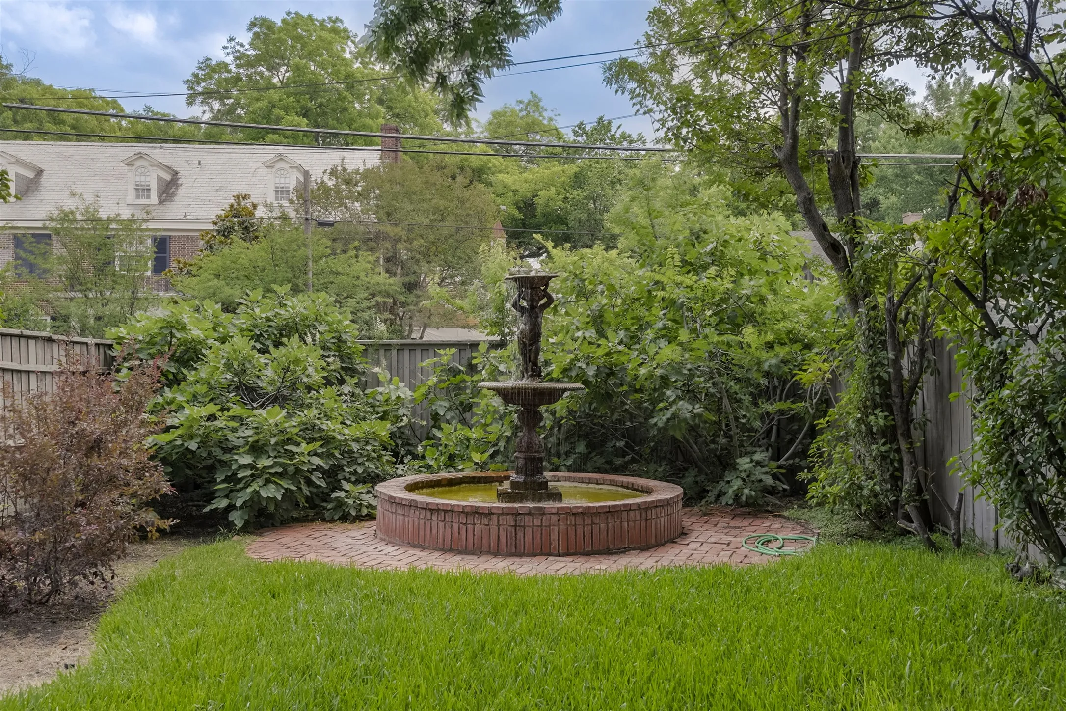 Single Family Residence For Sale in Ellis County , 400 W Denton Street, Ennis, Texas 75119, 5 Bedroom, 5 Bathroom, 1 Garage spaces, 6,966 Sqft, built in 1904, mls#21275950, Real Estate Agent in Ennis, Homes For Sale in Ellis county, Homes For Sale in Ennis, Realtor in Ennis Texas, Real Estate Brokerage Independent Realty Texas, Luminita Cordes Realtor