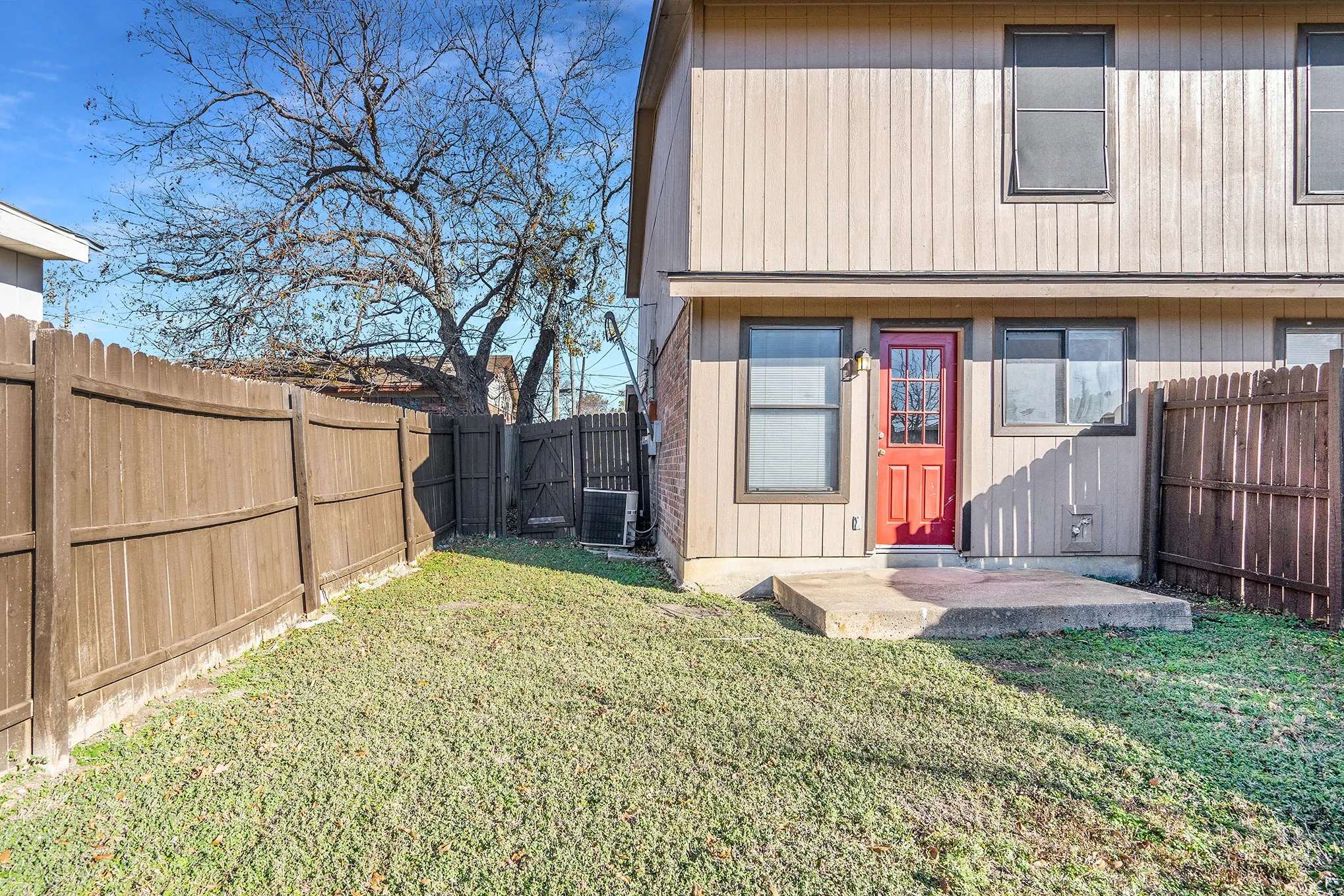 Apartment For Rent in Tarrant County , 3301 Aurora Street D, Haltom City, Texas 76117, 2 Bedroom, 2 Bathroom, Garage spaces, 1,120 Sqft, built in 1985, mls#21276162, Real Estate Agent in Haltom City, Homes For Rent in Tarrant county, Homes For Rent in Haltom City, Realtor in Haltom City Texas, Real Estate Brokerage Independent Realty Texas, Luminita Cordes Realtor