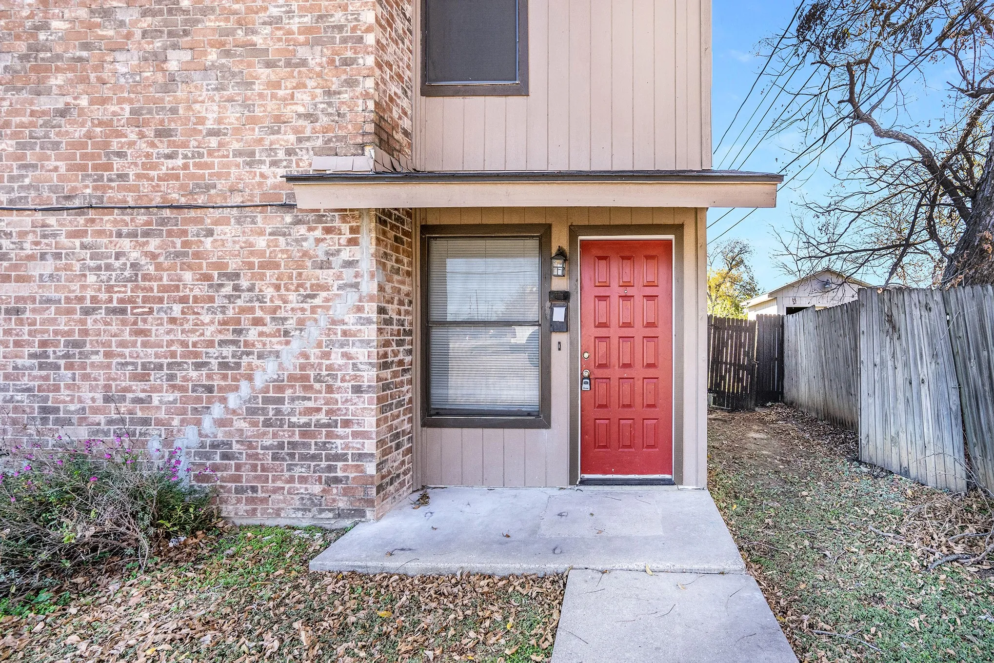 Apartment For Rent in Tarrant County , 3301 Aurora Street D, Haltom City, Texas 76117, 2 Bedroom, 2 Bathroom, Garage spaces, 1,120 Sqft, built in 1985, mls#21276162, Real Estate Agent in Haltom City, Homes For Rent in Tarrant county, Homes For Rent in Haltom City, Realtor in Haltom City Texas, Real Estate Brokerage Independent Realty Texas, Luminita Cordes Realtor
