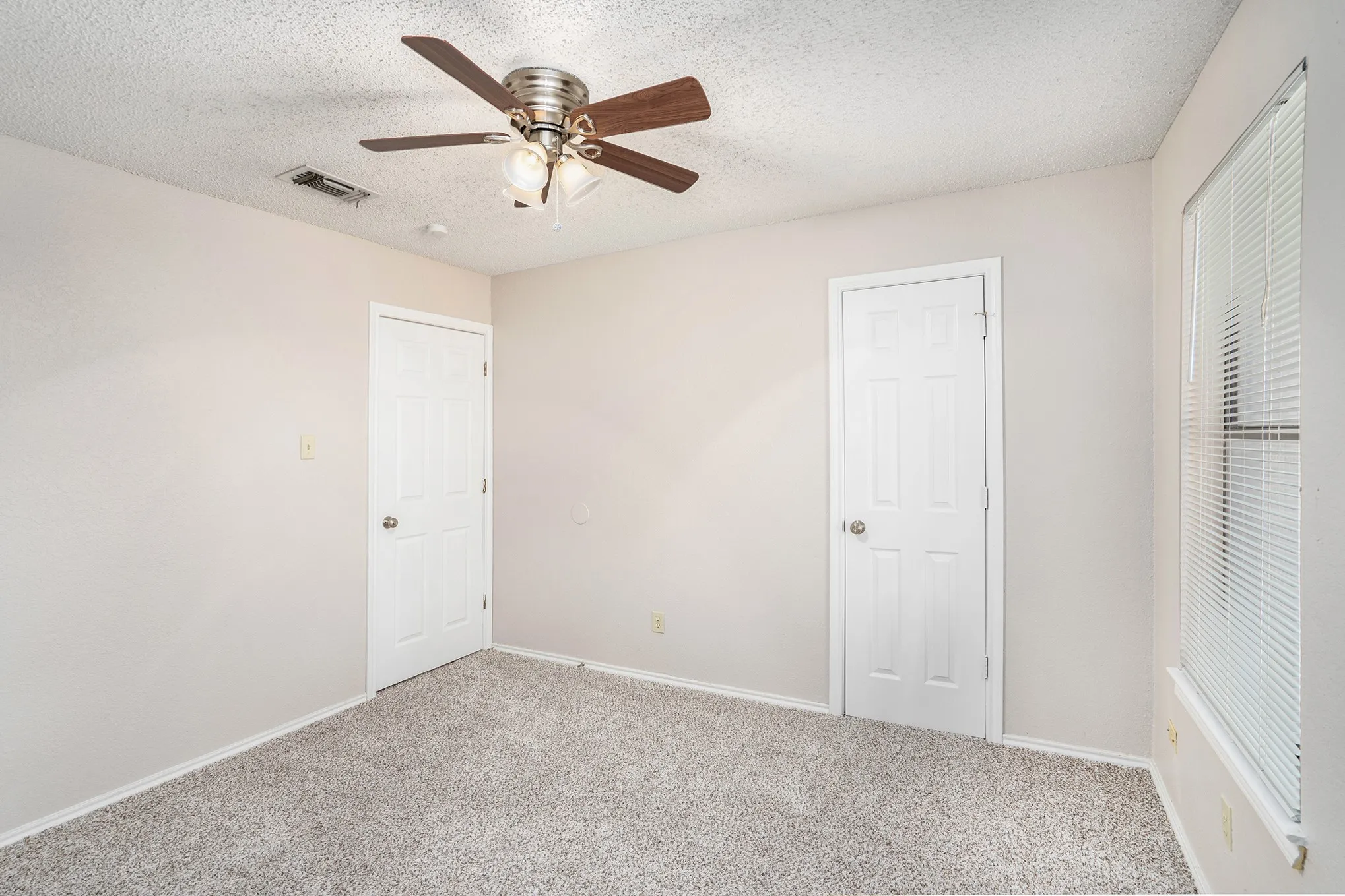 Apartment For Rent in Tarrant County , 3301 Aurora Street D, Haltom City, Texas 76117, 2 Bedroom, 2 Bathroom, Garage spaces, 1,120 Sqft, built in 1985, mls#21276162, Real Estate Agent in Haltom City, Homes For Rent in Tarrant county, Homes For Rent in Haltom City, Realtor in Haltom City Texas, Real Estate Brokerage Independent Realty Texas, Luminita Cordes Realtor