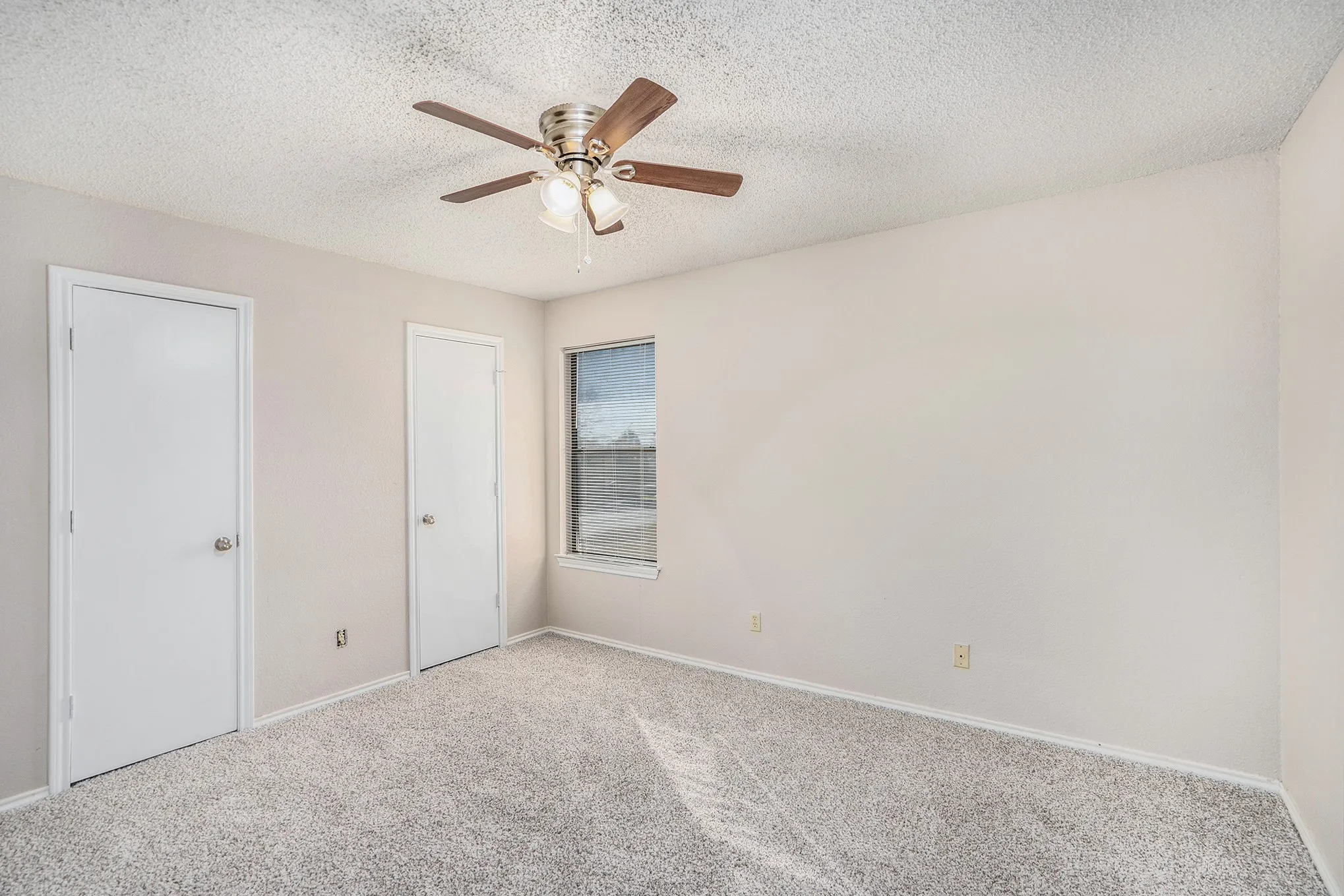Apartment For Rent in Tarrant County , 3301 Aurora Street D, Haltom City, Texas 76117, 2 Bedroom, 2 Bathroom, Garage spaces, 1,120 Sqft, built in 1985, mls#21276162, Real Estate Agent in Haltom City, Homes For Rent in Tarrant county, Homes For Rent in Haltom City, Realtor in Haltom City Texas, Real Estate Brokerage Independent Realty Texas, Luminita Cordes Realtor