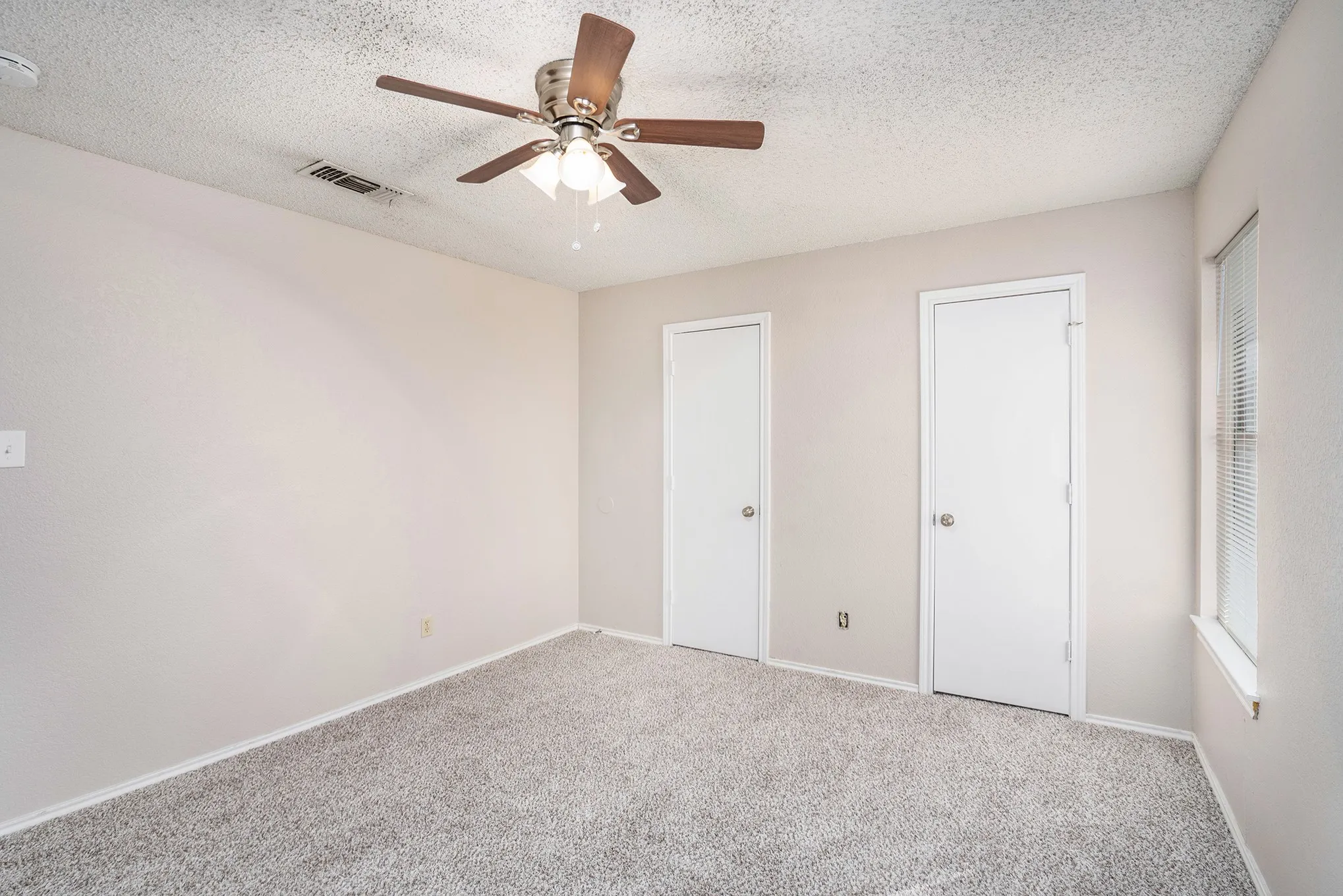 Apartment For Rent in Tarrant County , 3301 Aurora Street D, Haltom City, Texas 76117, 2 Bedroom, 2 Bathroom, Garage spaces, 1,120 Sqft, built in 1985, mls#21276162, Real Estate Agent in Haltom City, Homes For Rent in Tarrant county, Homes For Rent in Haltom City, Realtor in Haltom City Texas, Real Estate Brokerage Independent Realty Texas, Luminita Cordes Realtor