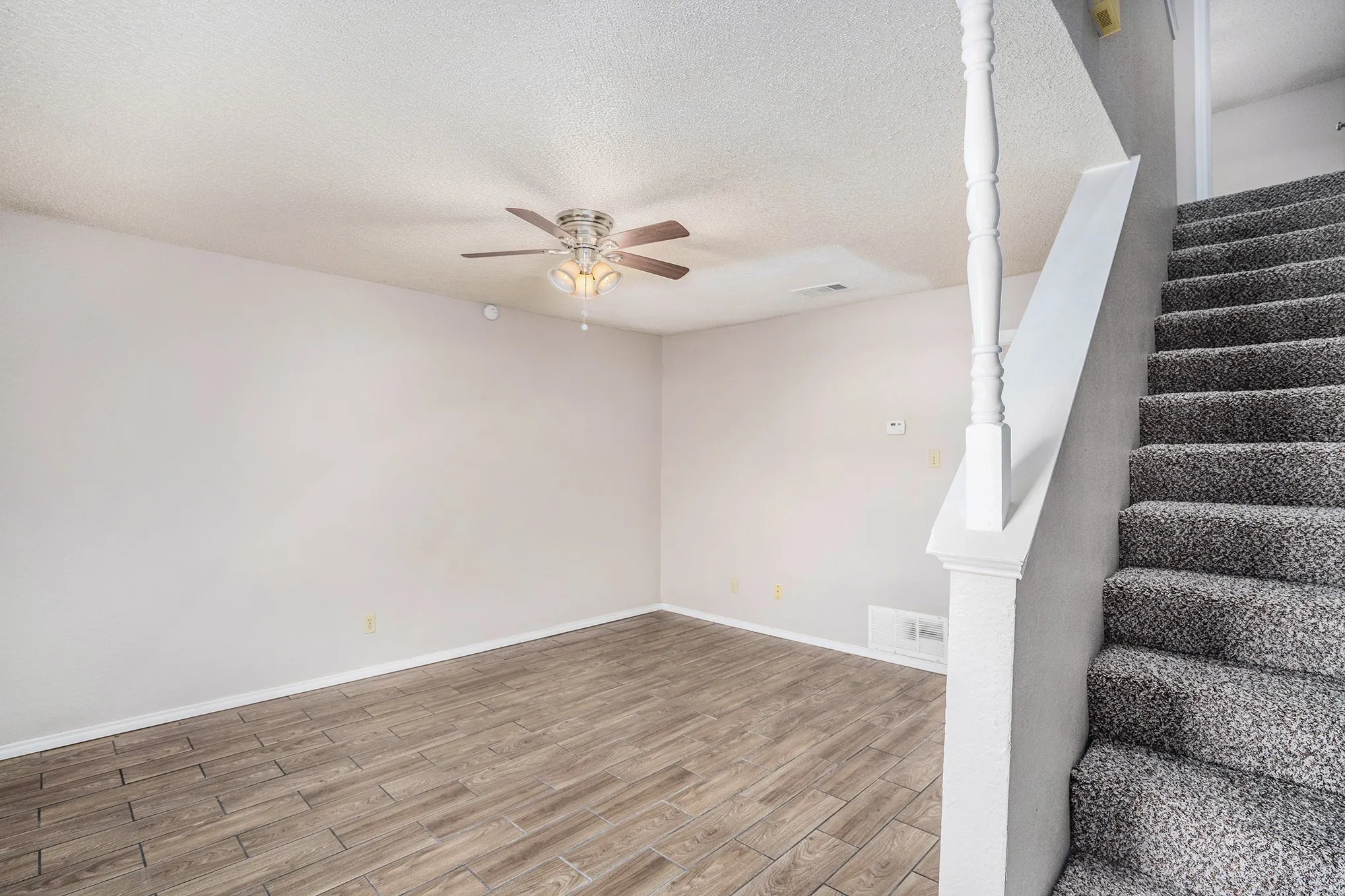 Apartment For Rent in Tarrant County , 3301 Aurora Street D, Haltom City, Texas 76117, 2 Bedroom, 2 Bathroom, Garage spaces, 1,120 Sqft, built in 1985, mls#21276162, Real Estate Agent in Haltom City, Homes For Rent in Tarrant county, Homes For Rent in Haltom City, Realtor in Haltom City Texas, Real Estate Brokerage Independent Realty Texas, Luminita Cordes Realtor
